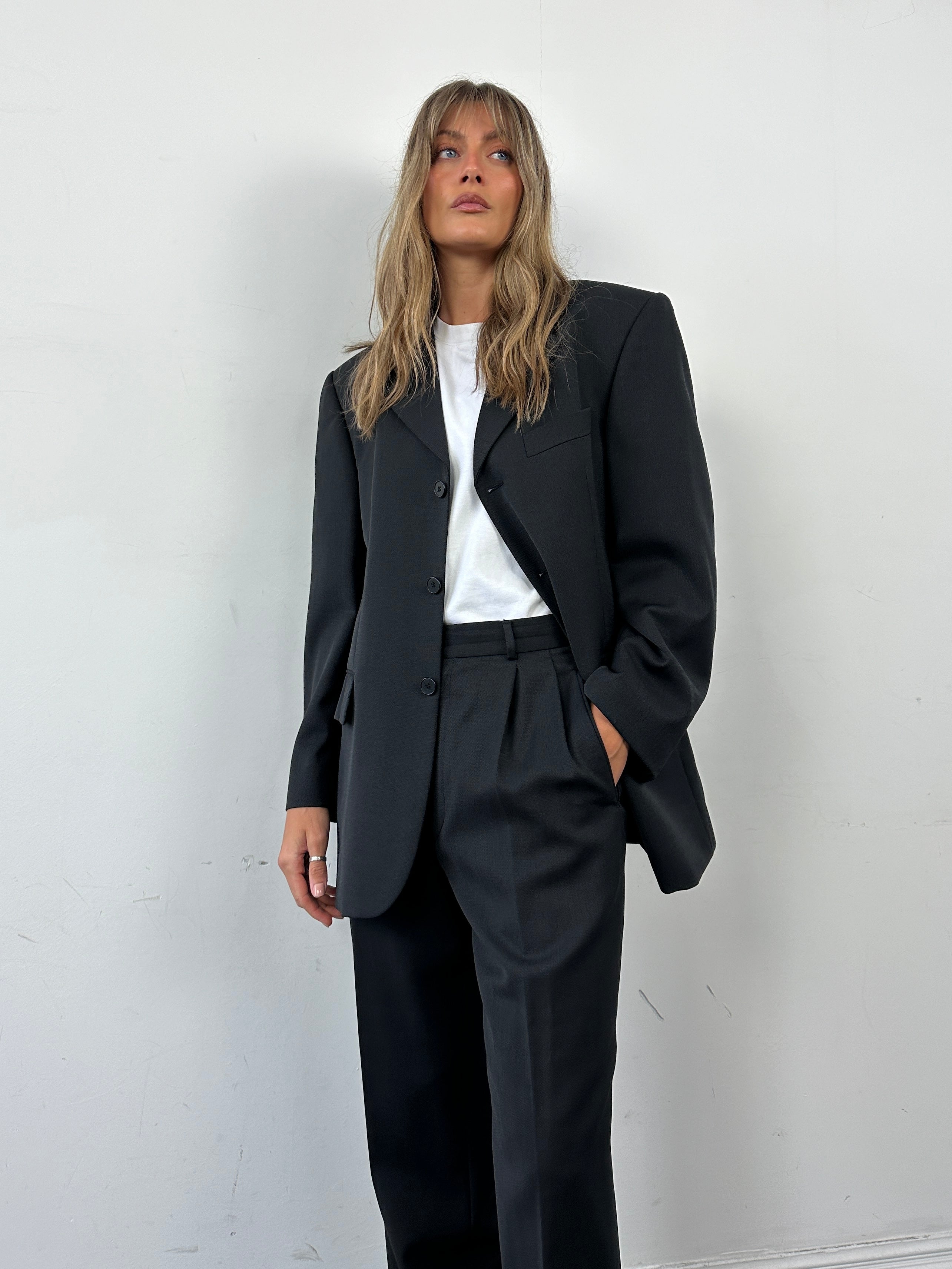 Pierre Cardin wool single-breasted suit jumpsuit in size 40S/W30, featuring tailored fit and classic design.