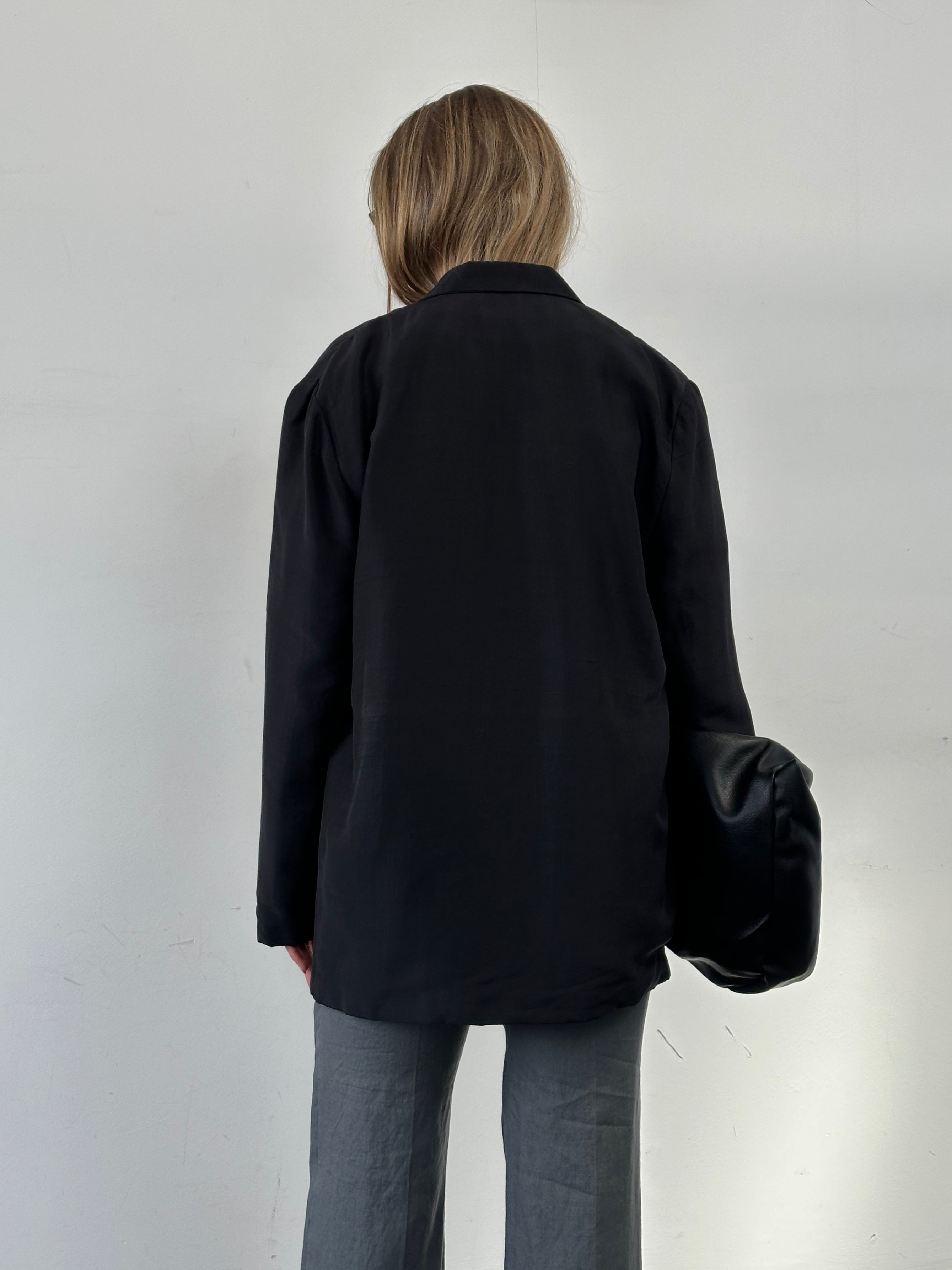 Vintage pure silk lightweight single-breasted blazer in size L, tailored fit with classic lapels and smooth silk fabric.