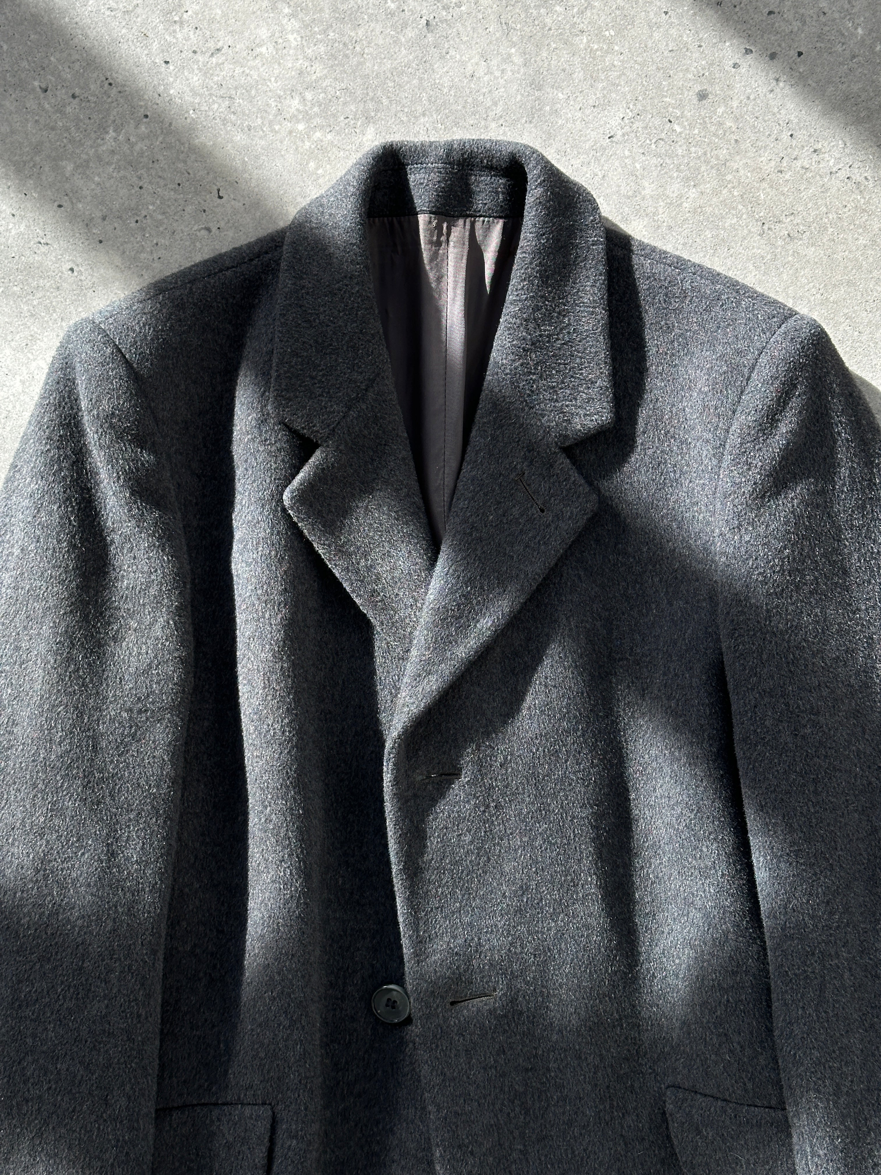 Vintage wool and cashmere coat in size S/M, featuring a classic design with a tailored fit and cozy fabric.