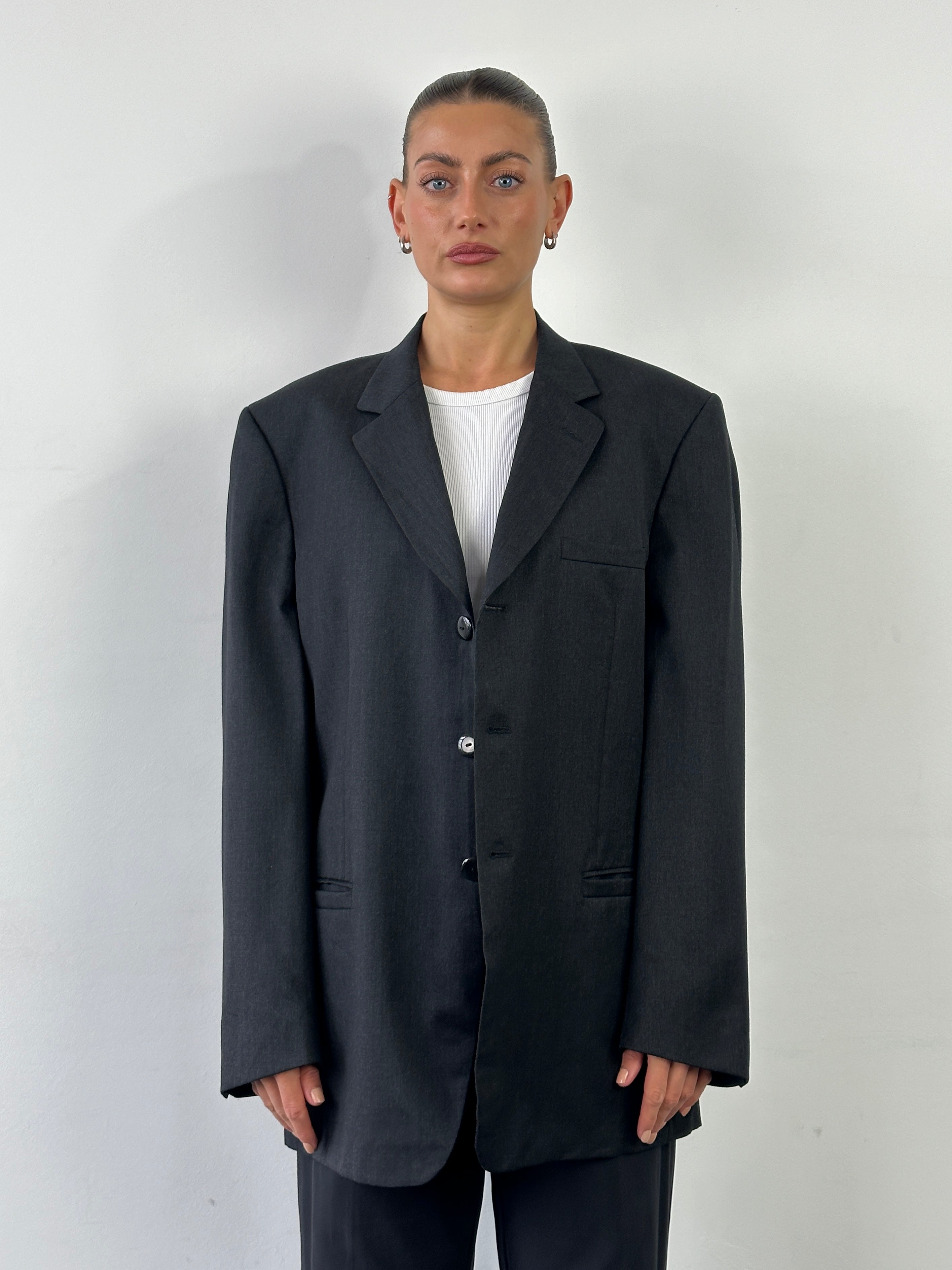 Versace Classic V2 90s pure wool single-breasted blazer in size 44R/XL, shown in a tailored fit with lapels and button closure.
