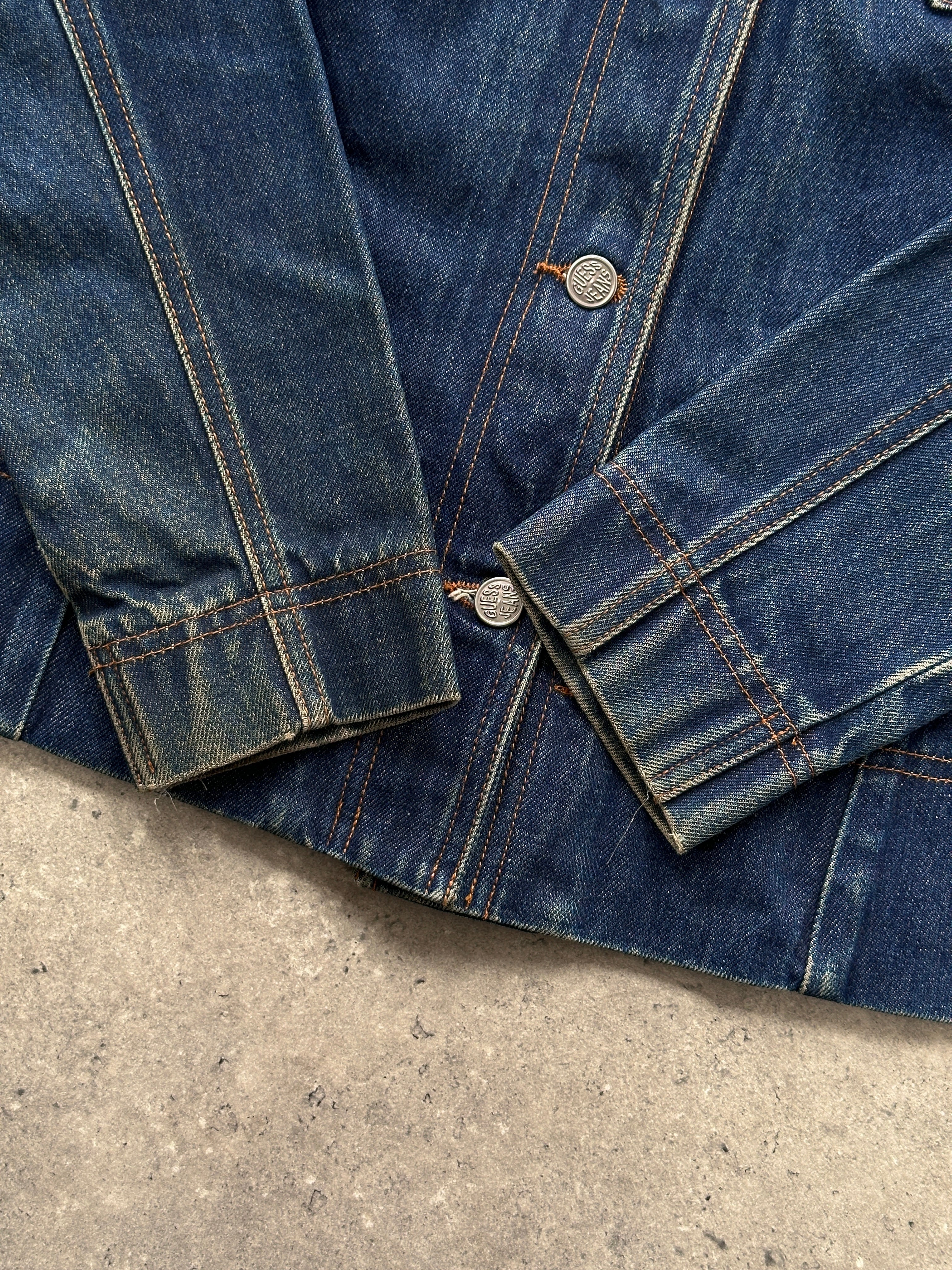 Guess contrast stitch denim jacket in S/M size, featuring classic blue denim with stylish contrast stitching and button closure.