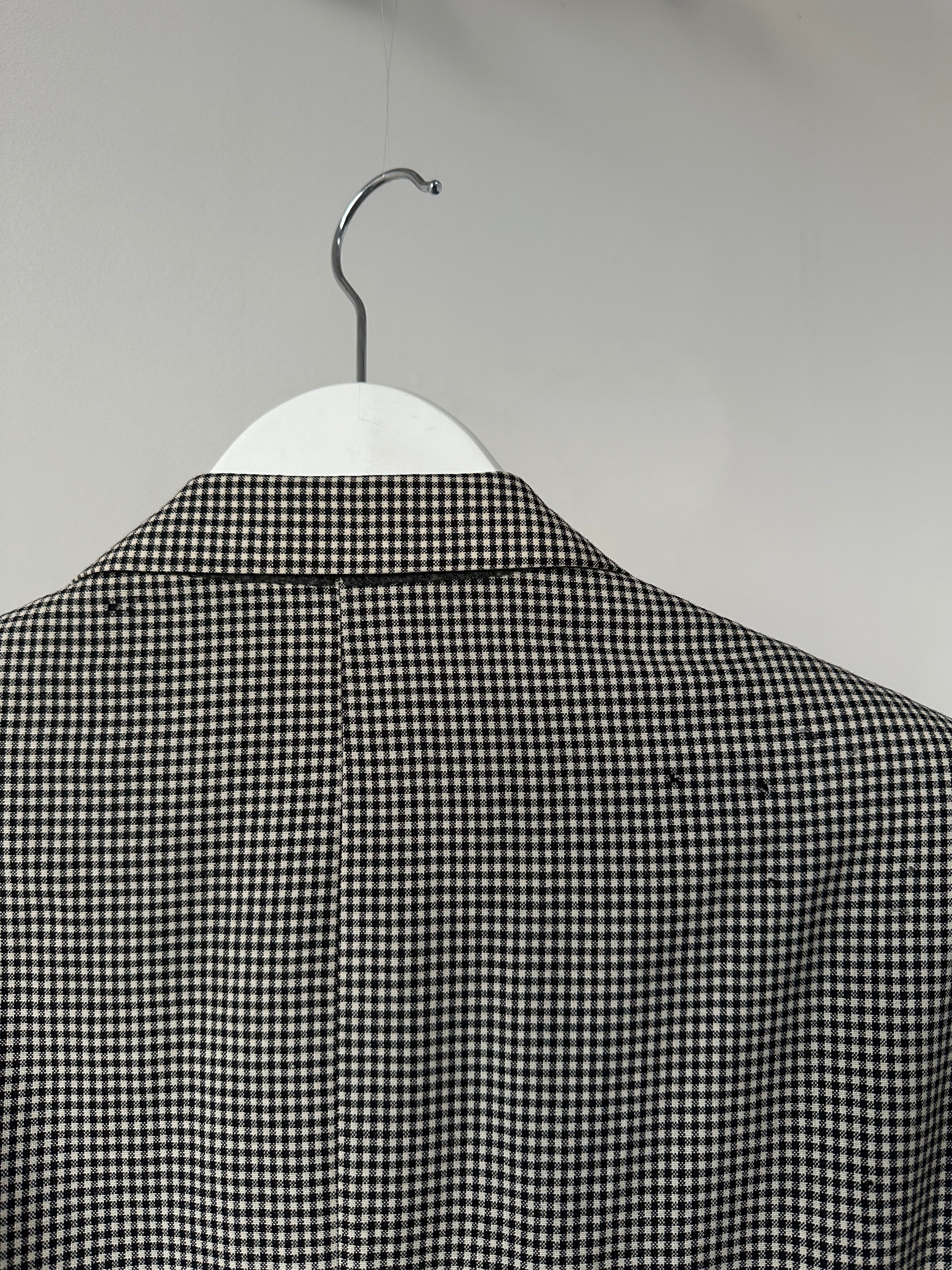 Aquascutum pure wool gingham single-breasted blazer in size L, tailored fit with notch lapels and classic check pattern.