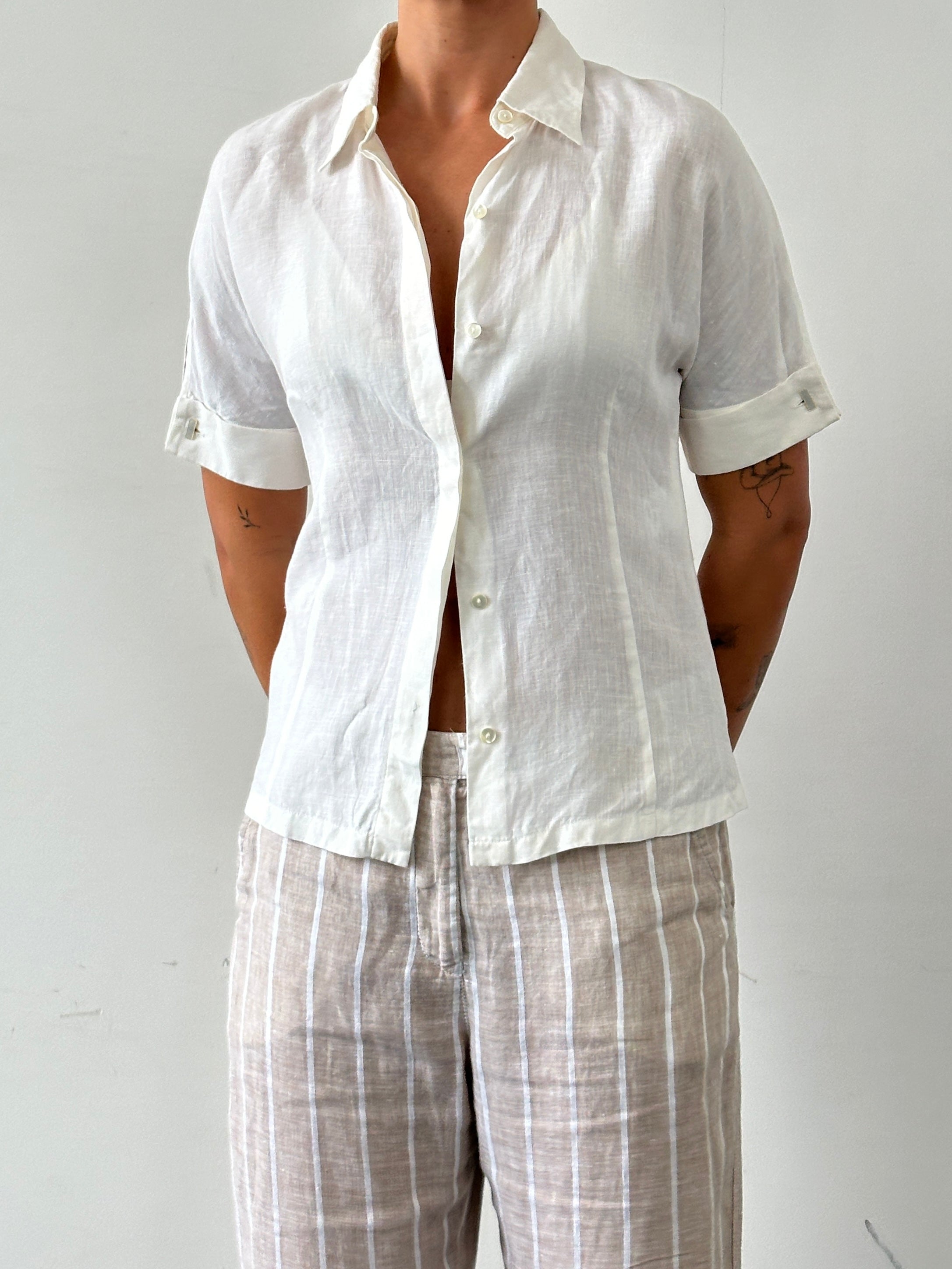 Max Mara pure linen short sleeve shirt in size small, lightweight and breathable with a classic collar and relaxed fit.