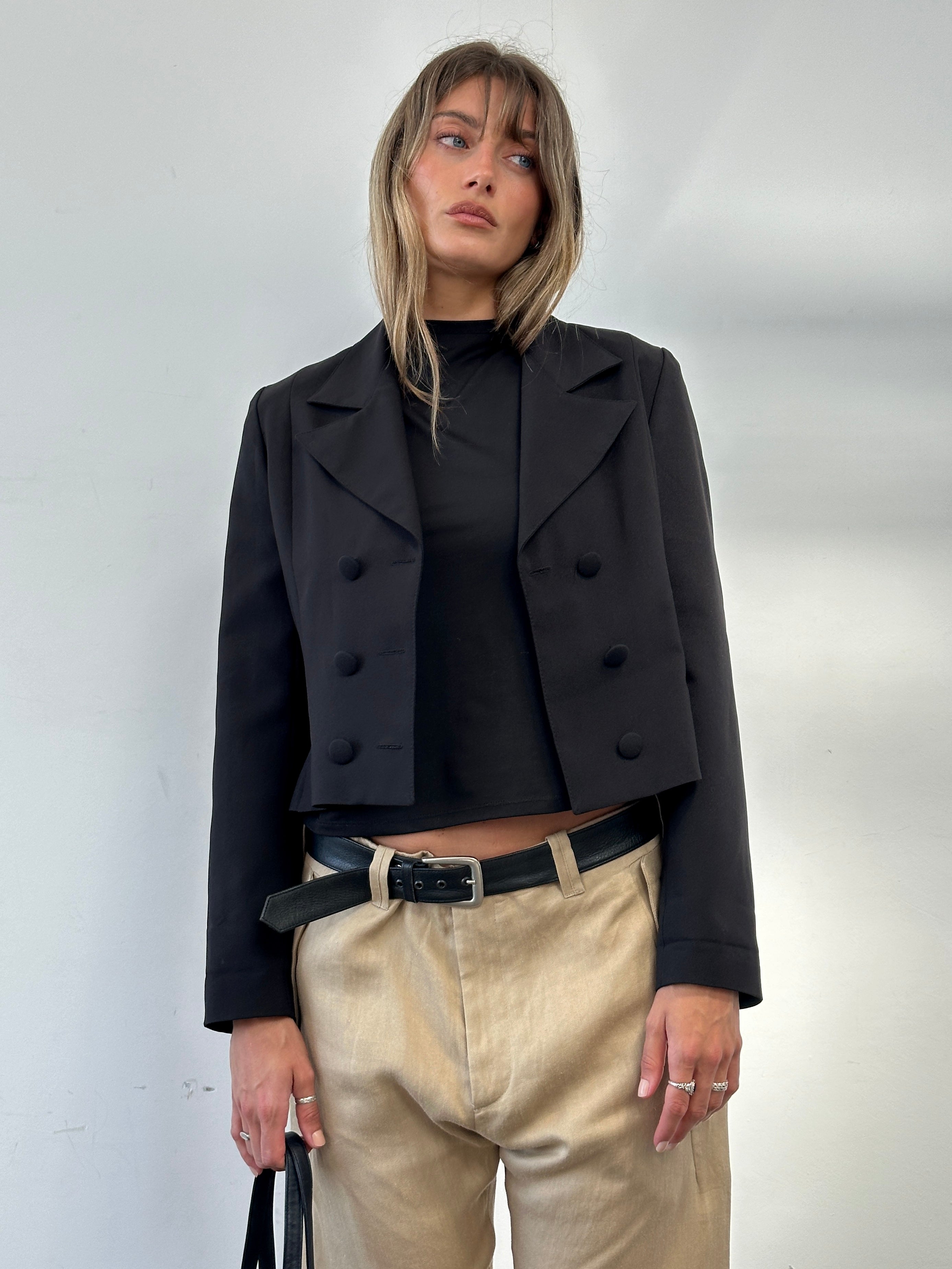 Vintage cropped double-breasted blazer in size M, featuring classic tailored design with structured shoulders and button details.
