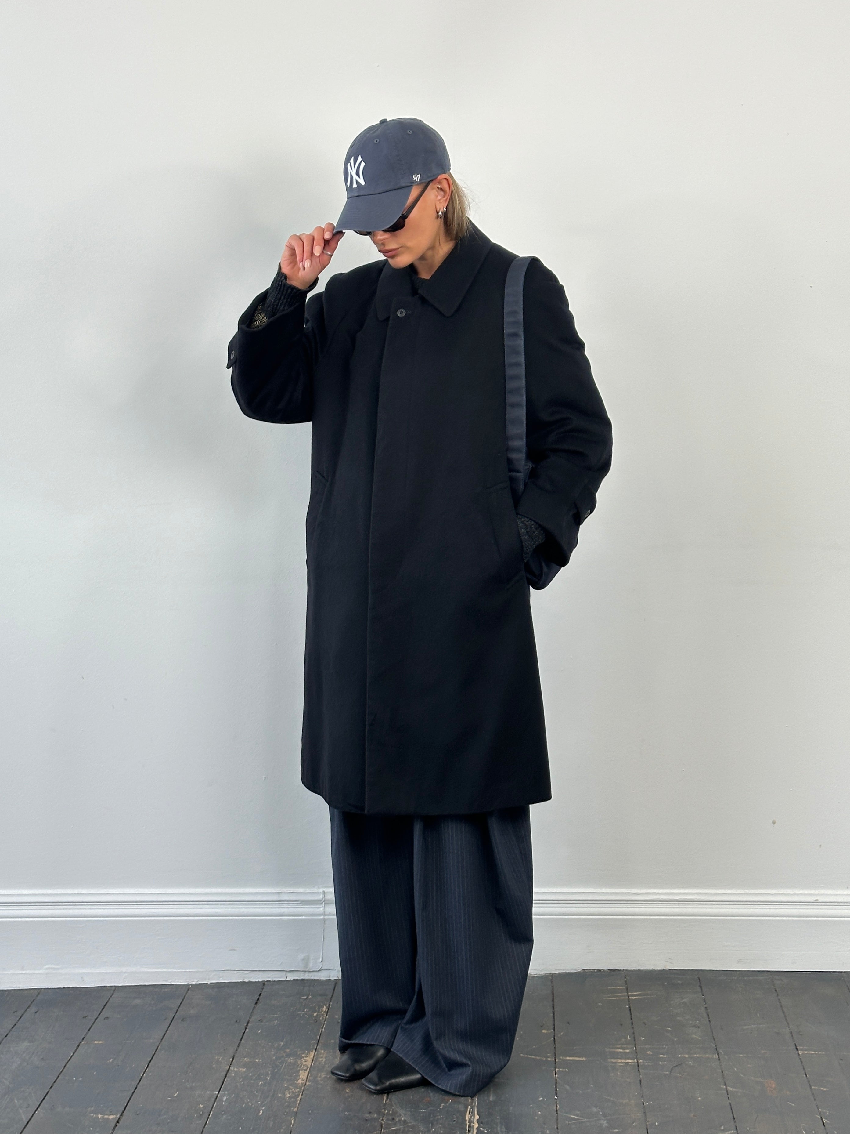 Givenchy 1990s pure wool coat with concealed placket, structured design, in XL size, showcasing classic elegance and craftsmanship.