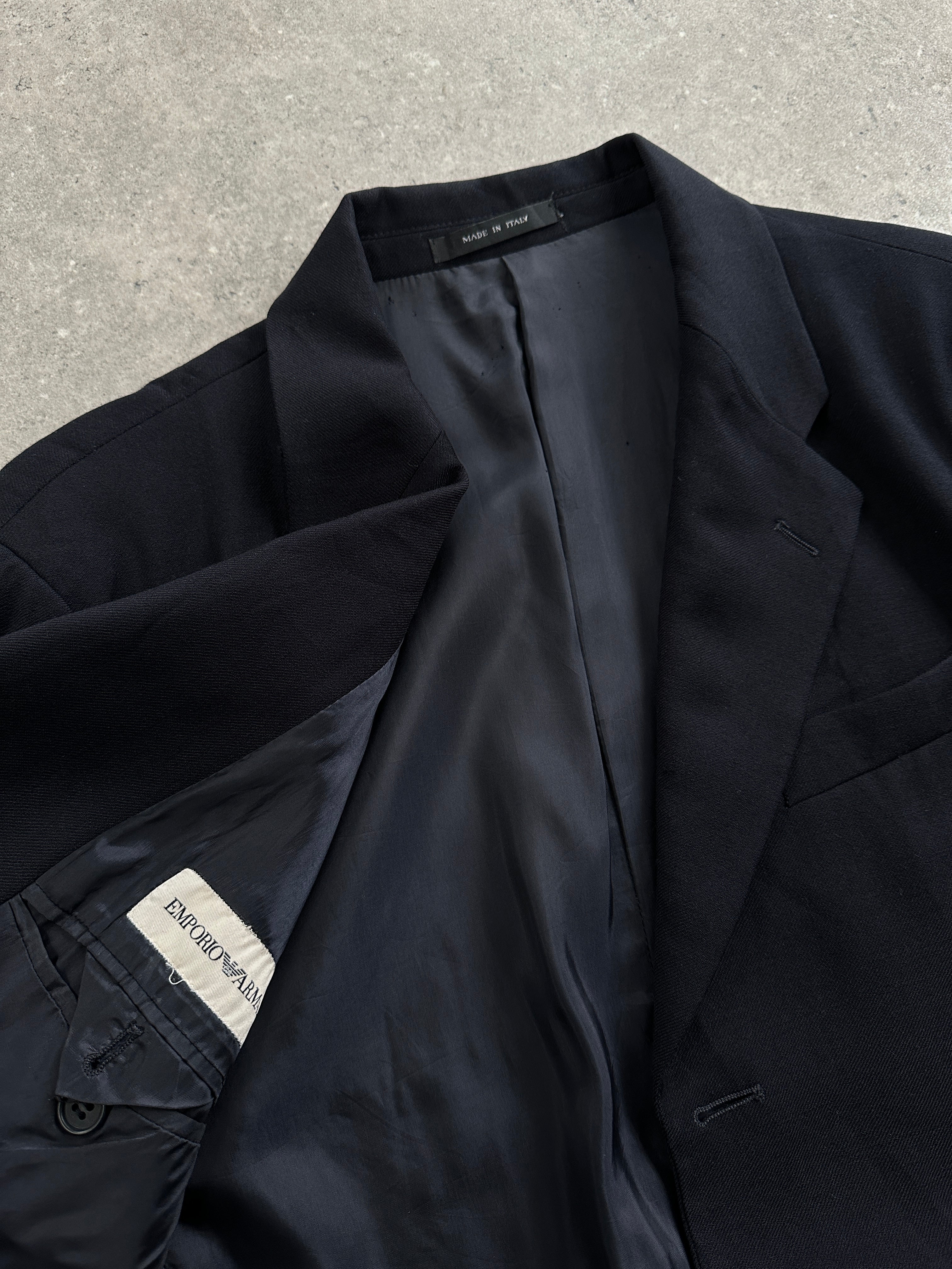 Emporio Armani wool single-breasted blazer in size M/L, tailored fit, navy color, with classic lapel and button closure.