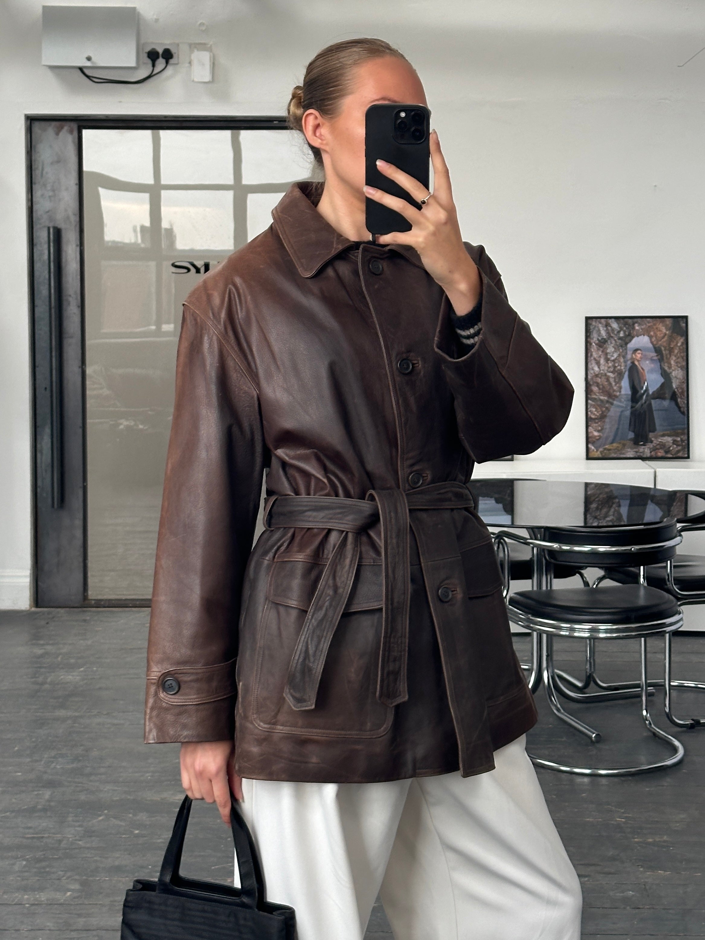 Vintage Italian 1990s belted leather jacket in XL with aged leather and classic design, showcasing a timeless vintage style.