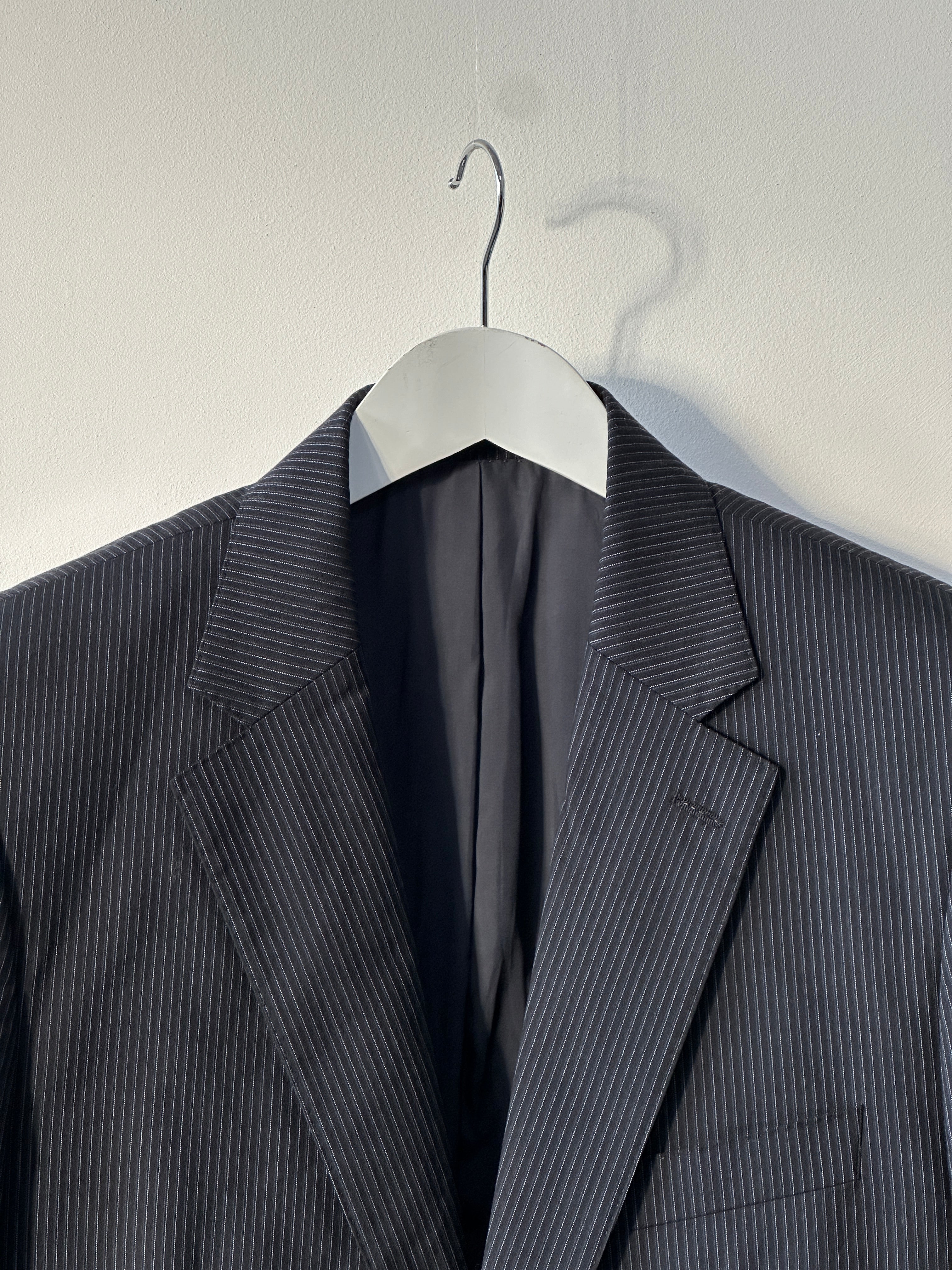 Hugo Boss stripe pure wool single-breasted blazer in size 40R/XL, featuring a stylish striped pattern and classic fit.