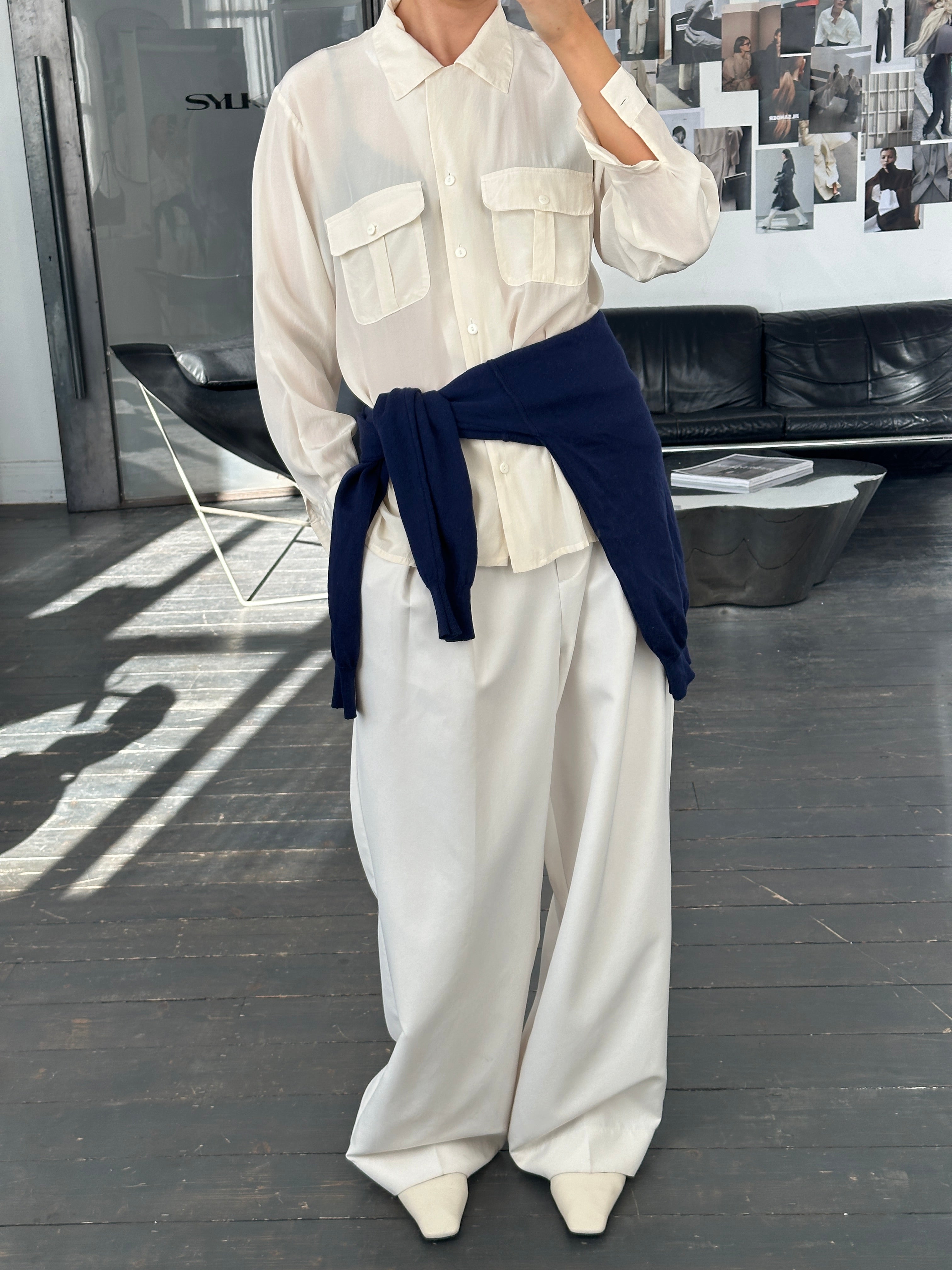 Vintage 1990s pure silk minimal shirt in size M, featuring a sleek, classic design with a smooth silk fabric and subtle detailing.
