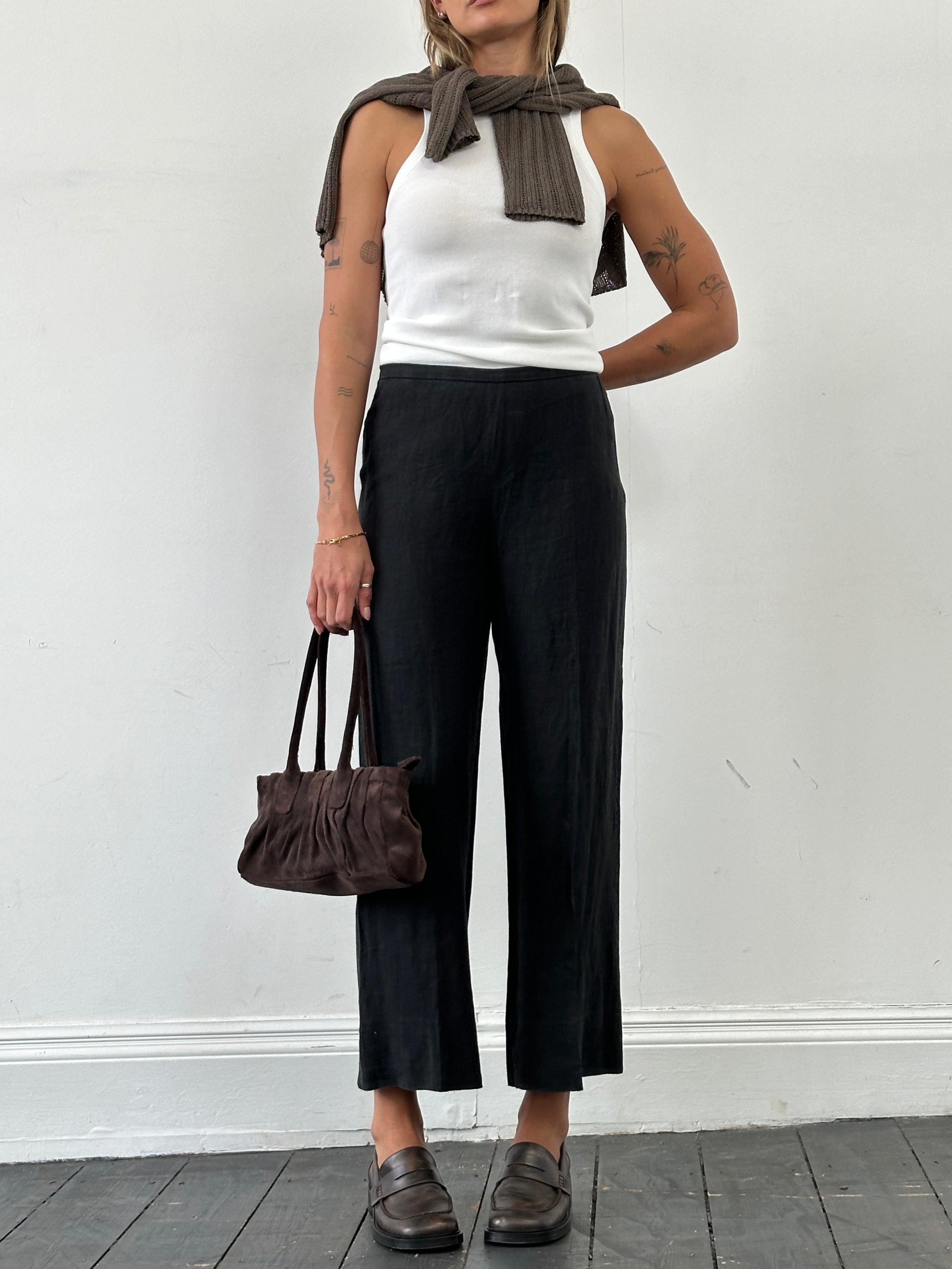 Max Mara pure linen casual trousers with mid waist and minimal design, size W27, shown in a natural light setting.