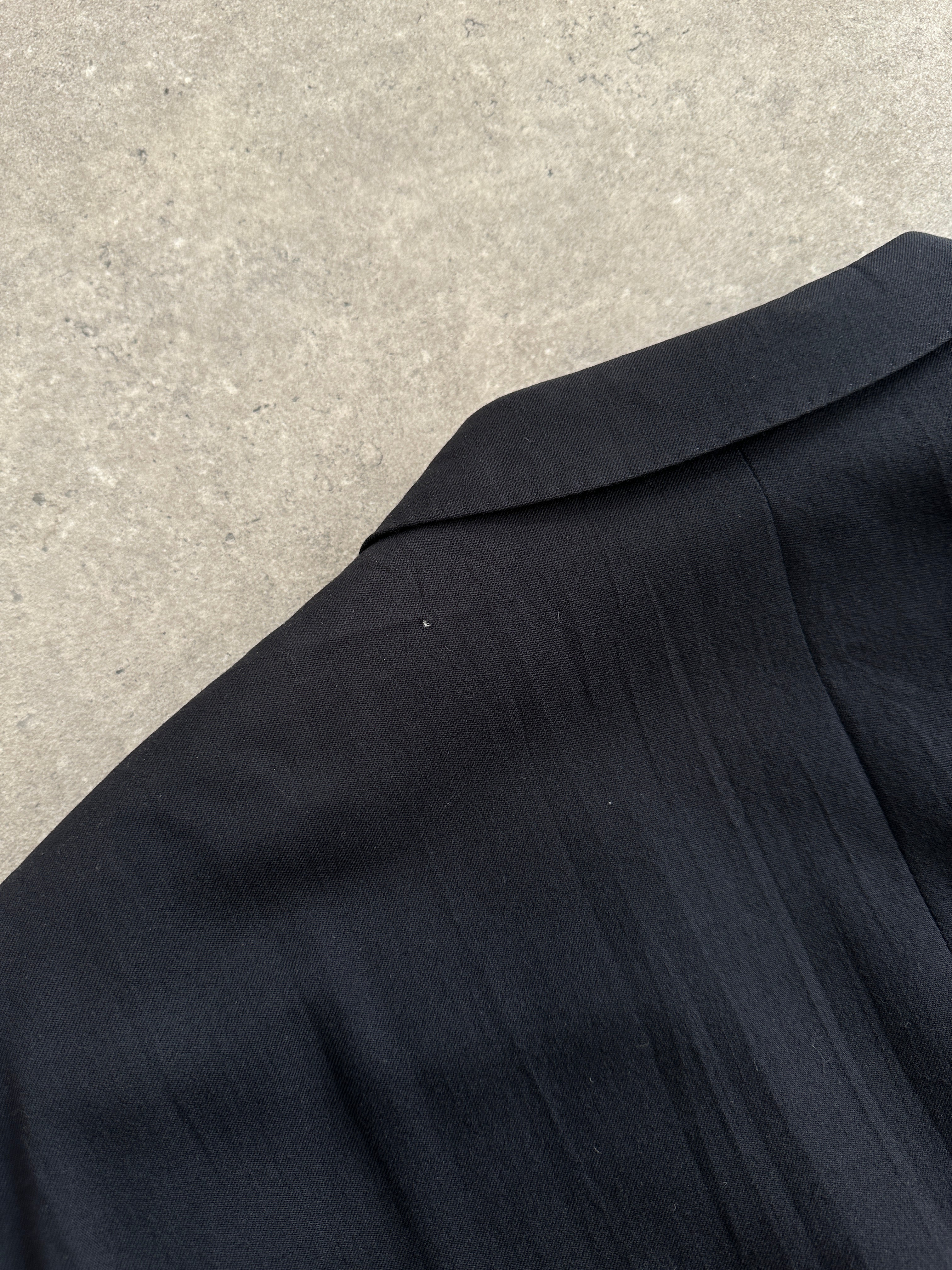 Yves Saint Laurent 1980s bespoke double-breasted blazer in size 46R/XXL, tailored fit with classic lapels and button details.