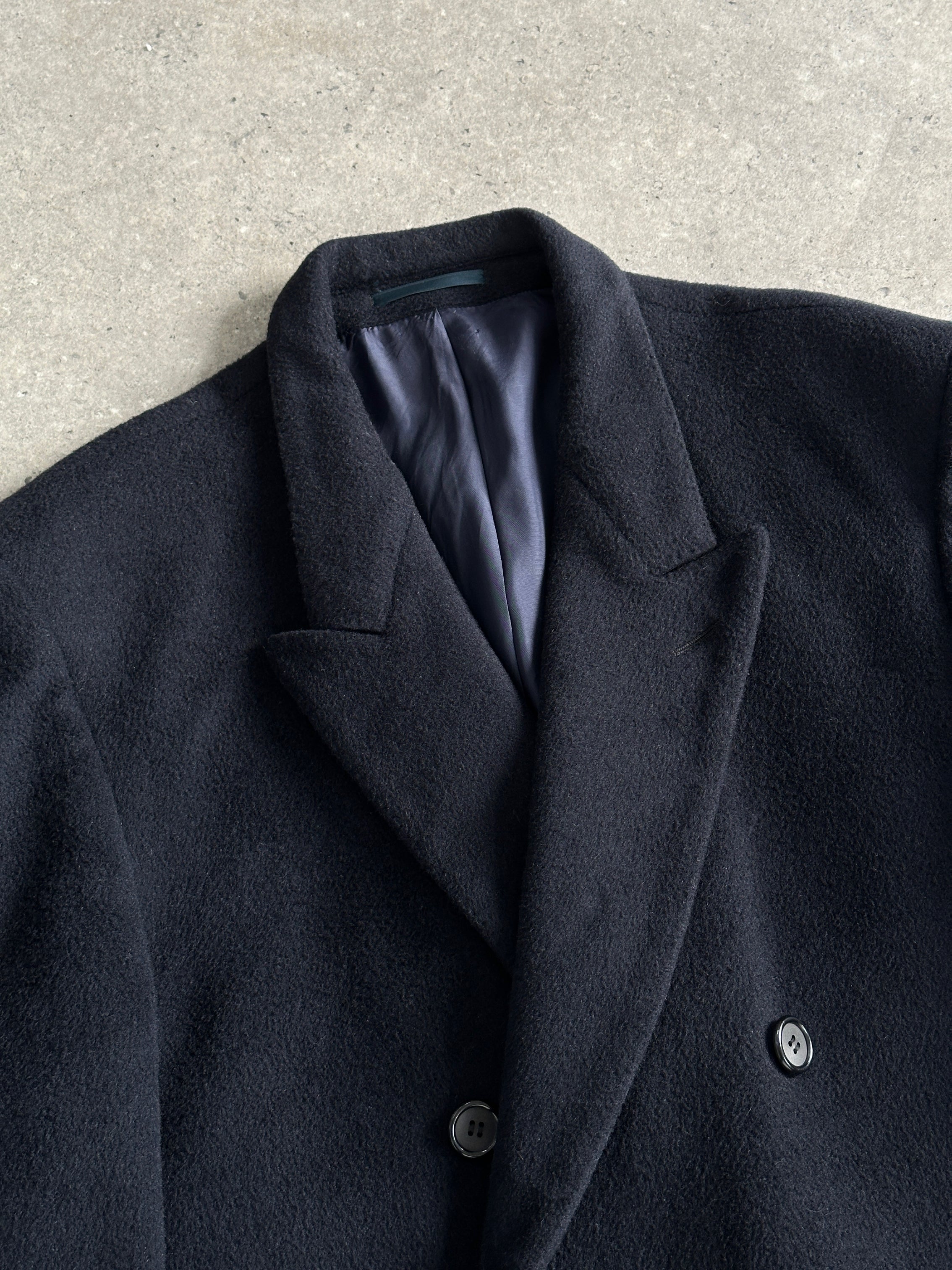 Vintage 1990s wool and cashmere double-breasted coat in XXL, classic style with warm, textured fabric and tailored fit.