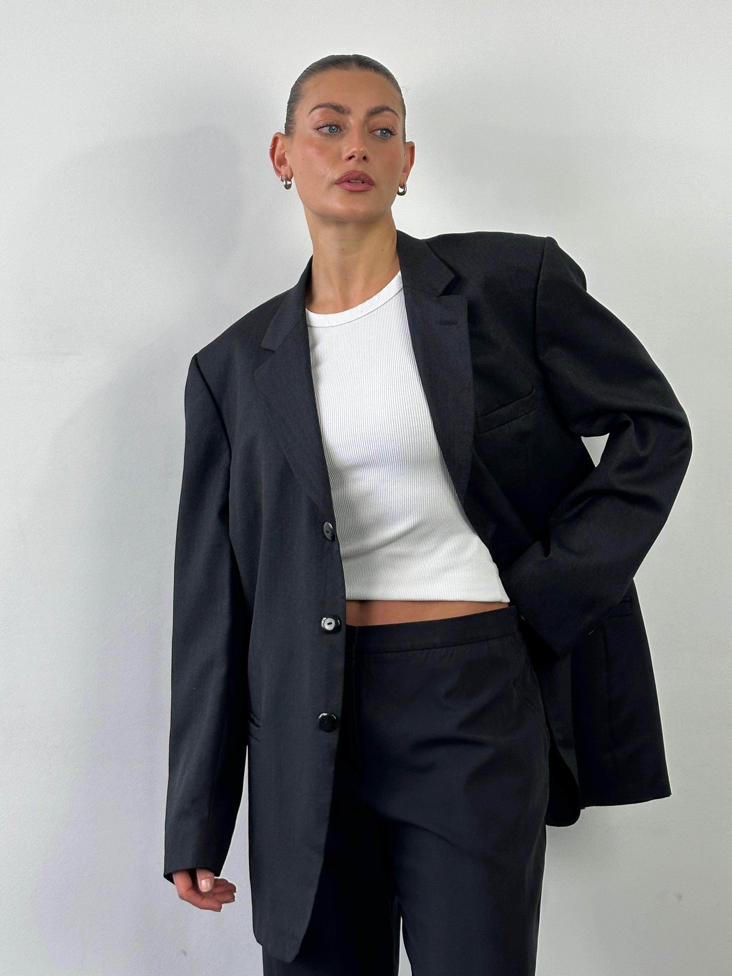 Versace Classic V2 90s pure wool single-breasted blazer in size 44R/XL, shown in a tailored fit with lapels and button closure.