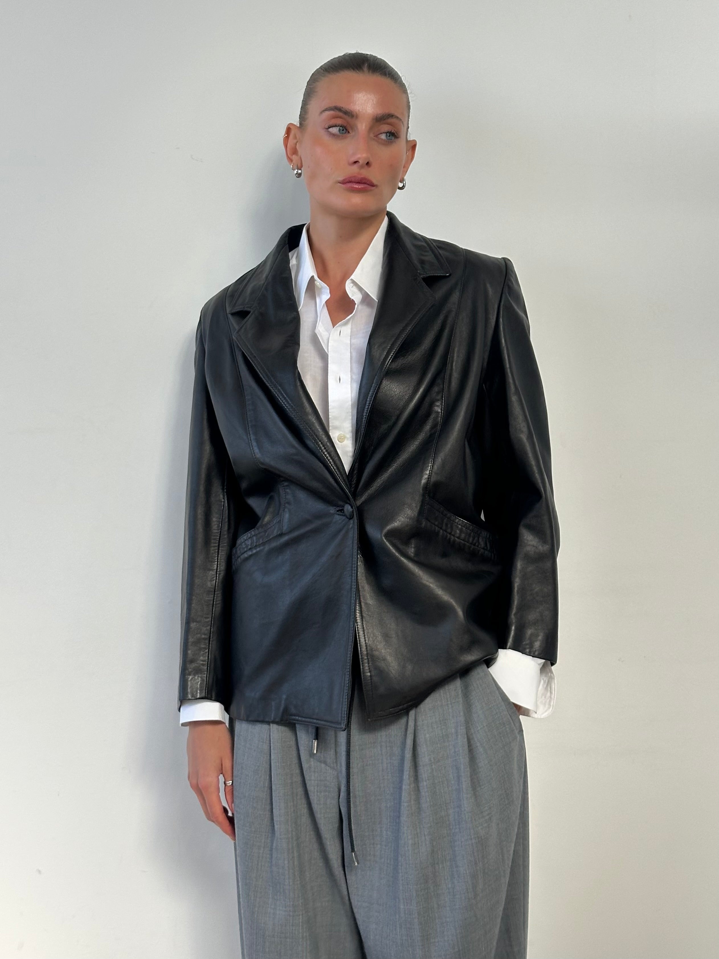 Vintage men's leather blazer jacket with single button closure, tailored fit, and classic design in rich leather.