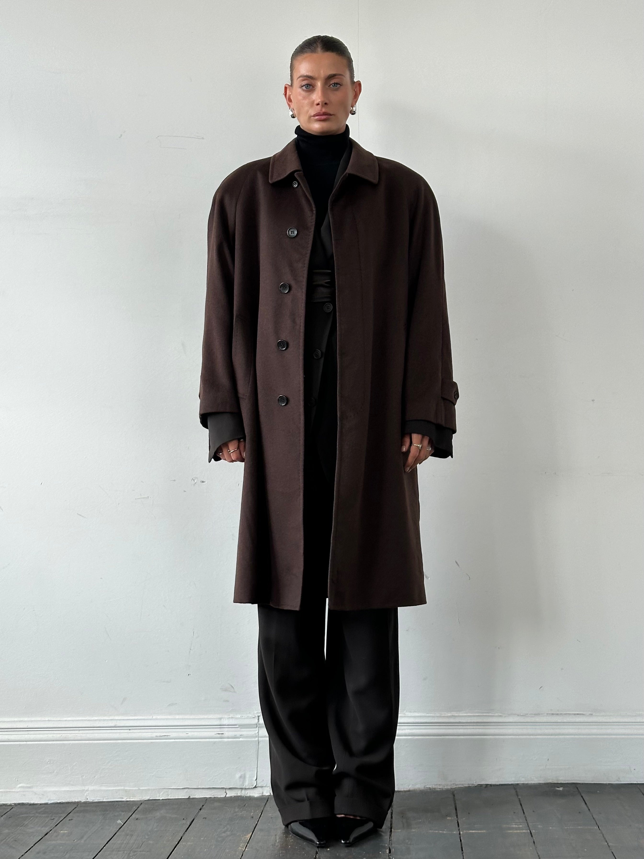 Balmain Pierre Balmain 80s pure cashmere coat in XL, showcasing a luxurious beige coat with classic tailored design and double-breasted style.