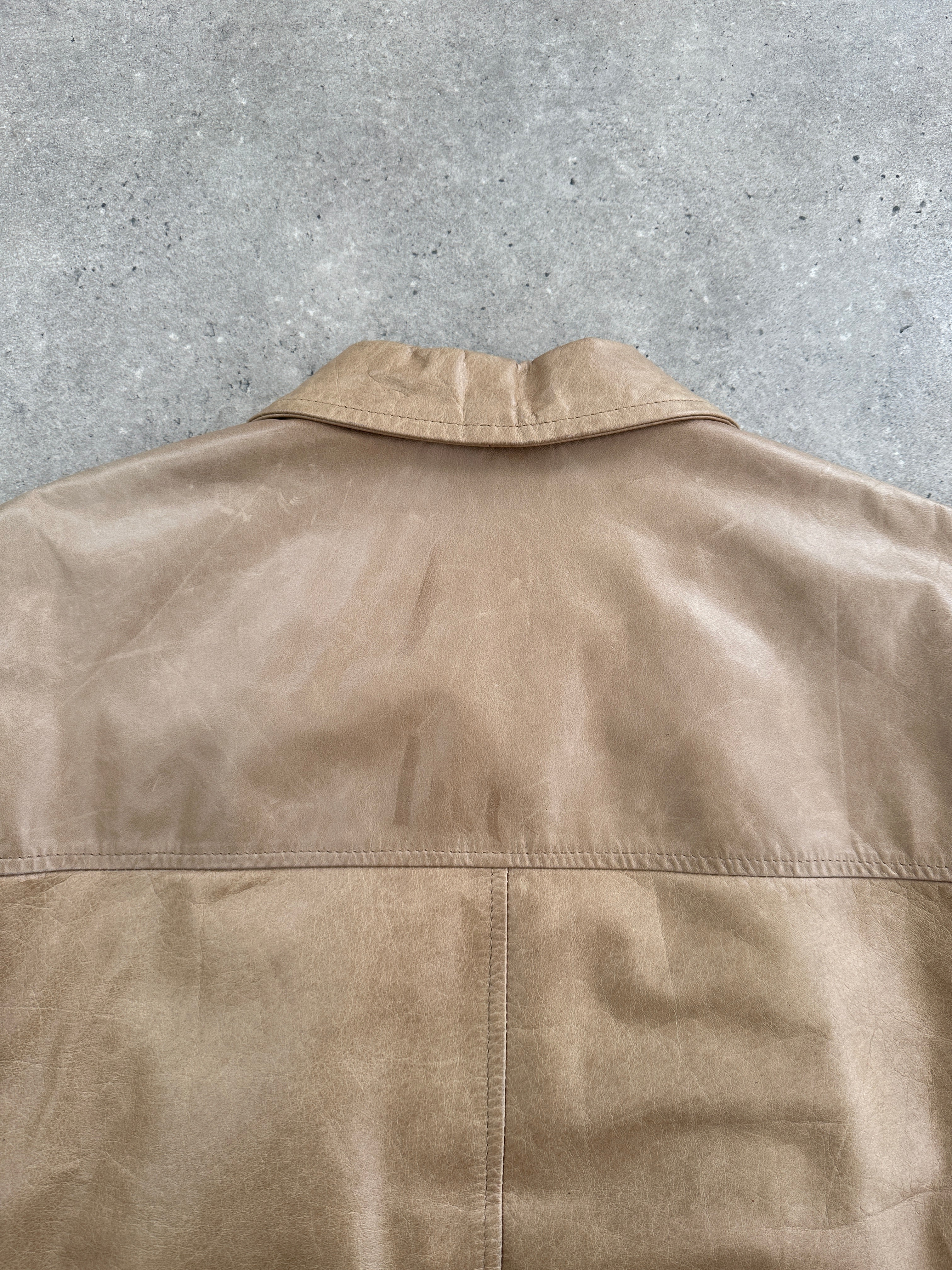 Italian vintage minimal leather jacket in size large, featuring sleek design and high-quality leather from the Vintage brand.