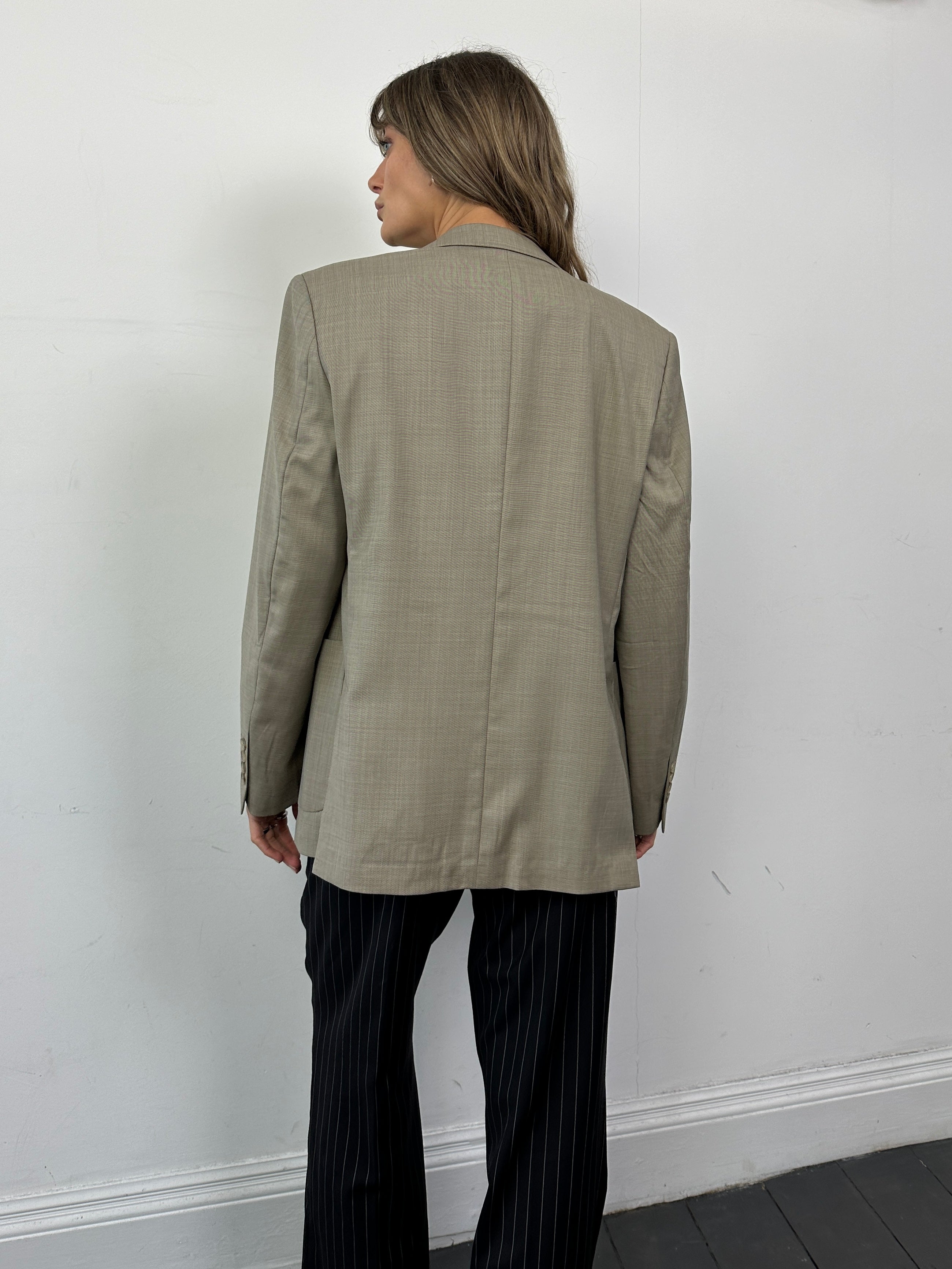 Pierre Cardin lightweight single-breasted wool blazer in size S/M, shown in classic style with tailored fit and smooth fabric.