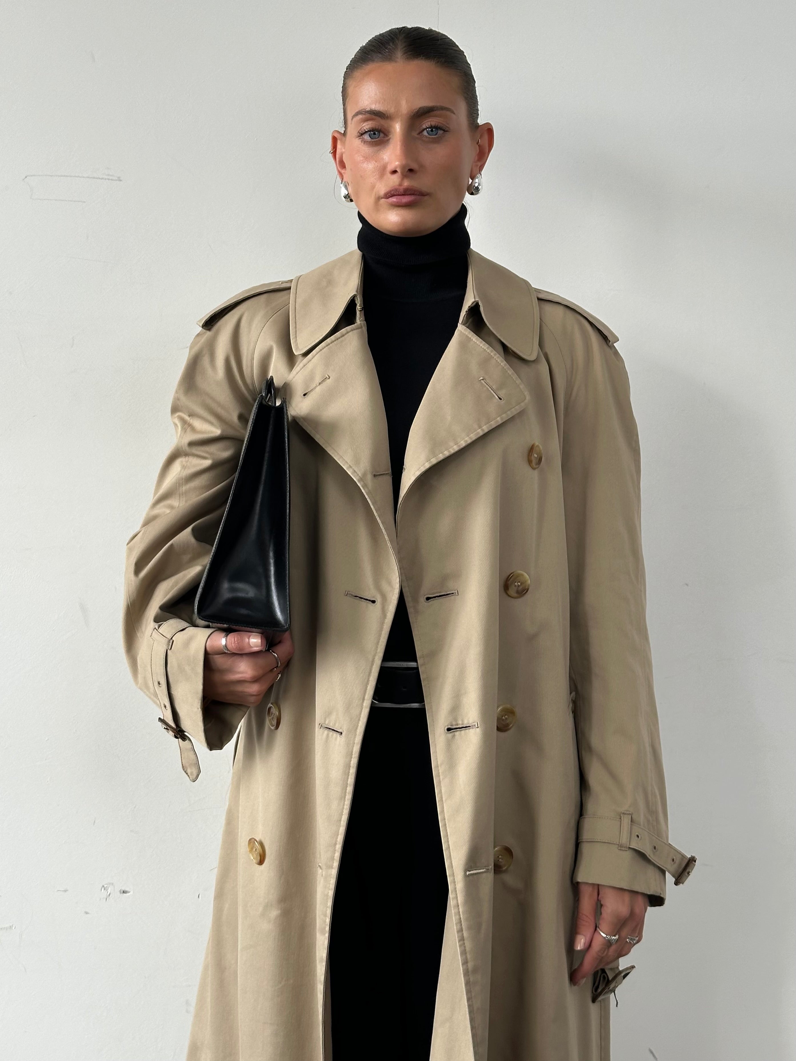 Aquascutum cotton double-breasted belted trench coat in XL, showcasing classic beige design with collar and button details.