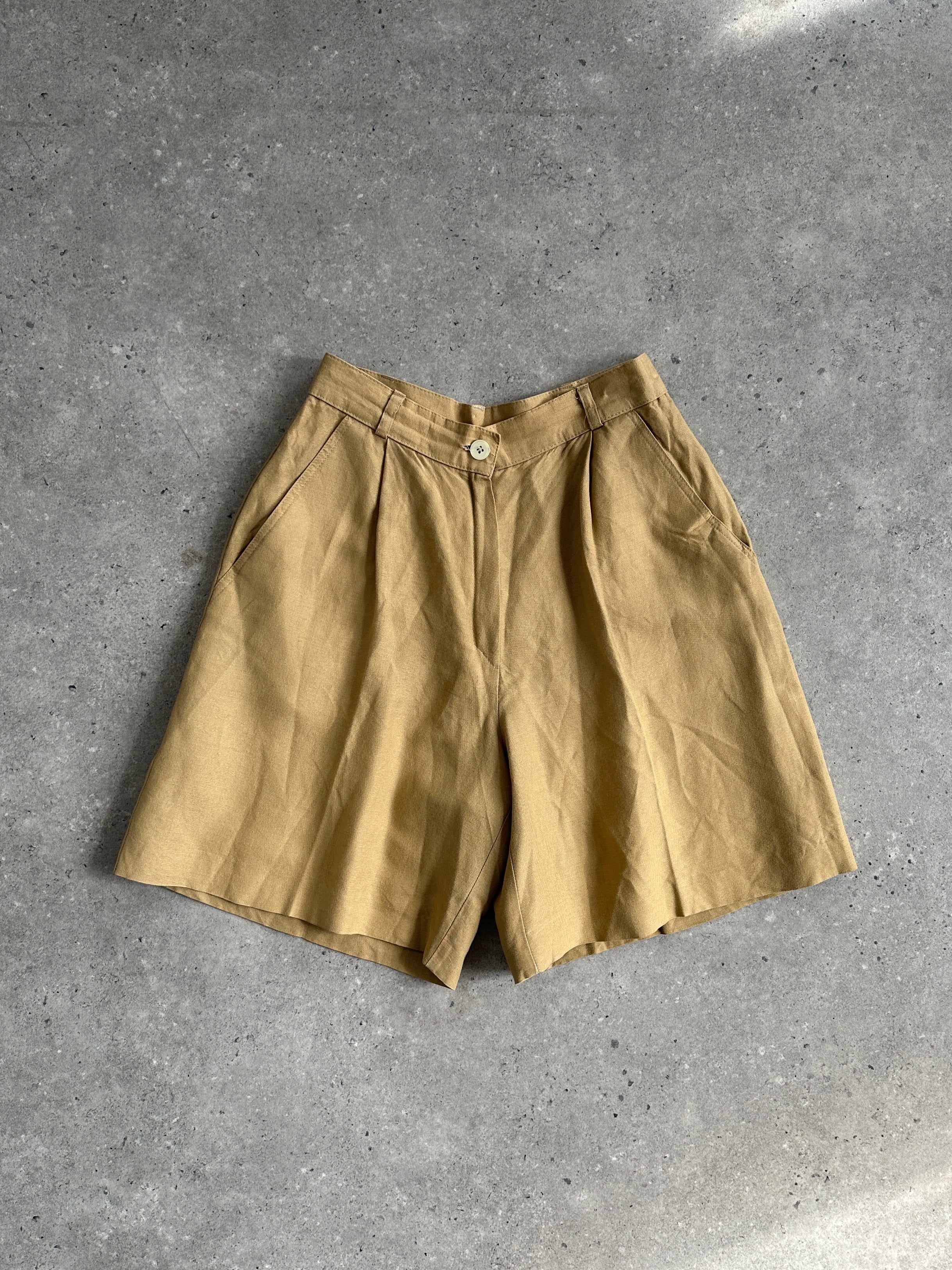 Vintage linen pleated wide-leg shorts in natural beige, featuring a high waist and relaxed fit, size W26.