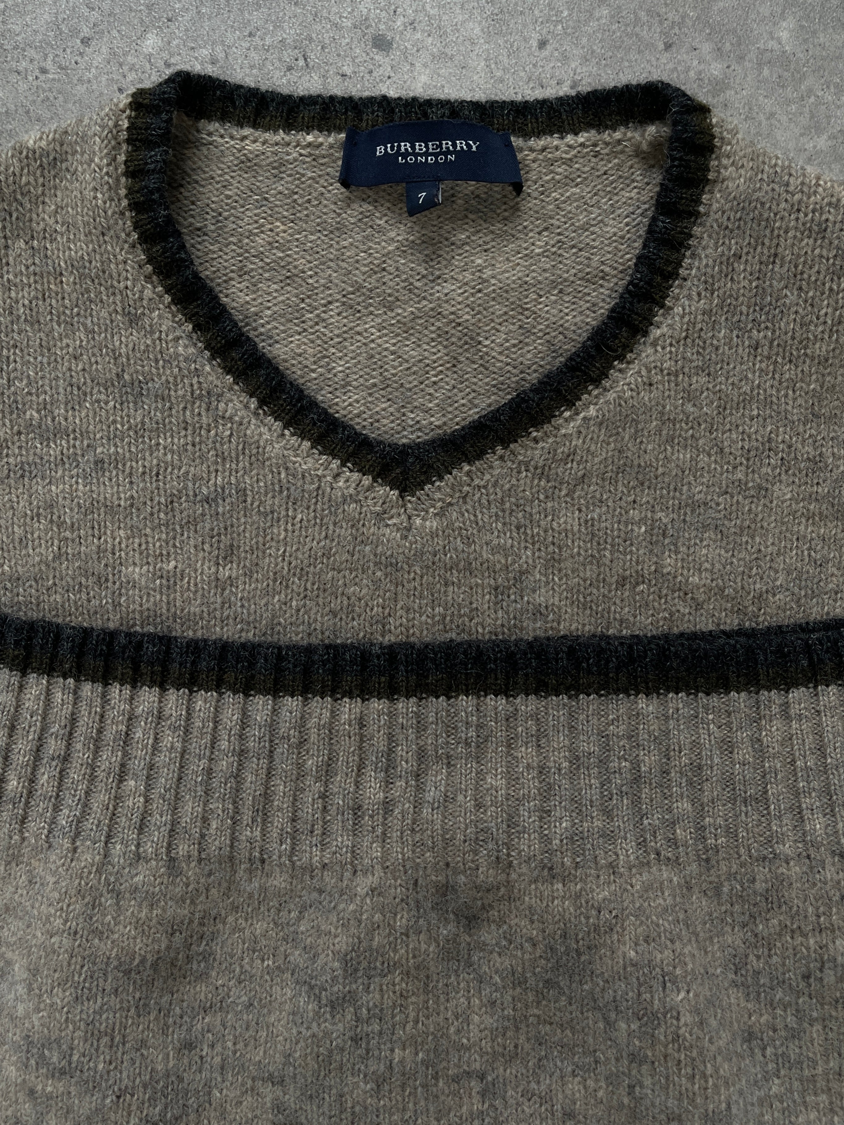 Burberry London 2000s merino wool V-neck knitted jumper in size M/L, featuring classic design and textured knit pattern.