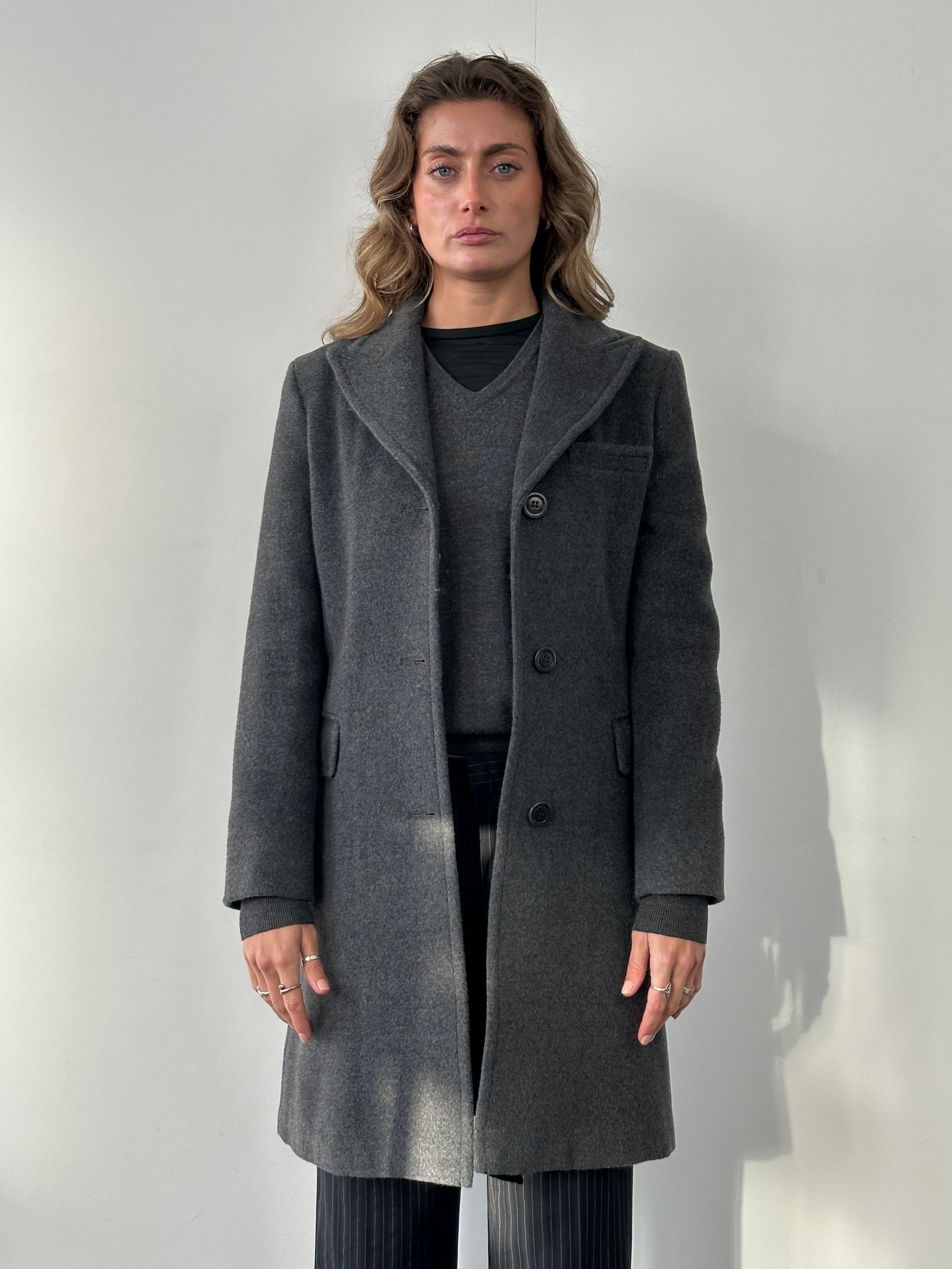 MAX & Co wool single-breasted coat in XS, stylish and warm outerwear with a classic collar and tailored fit.