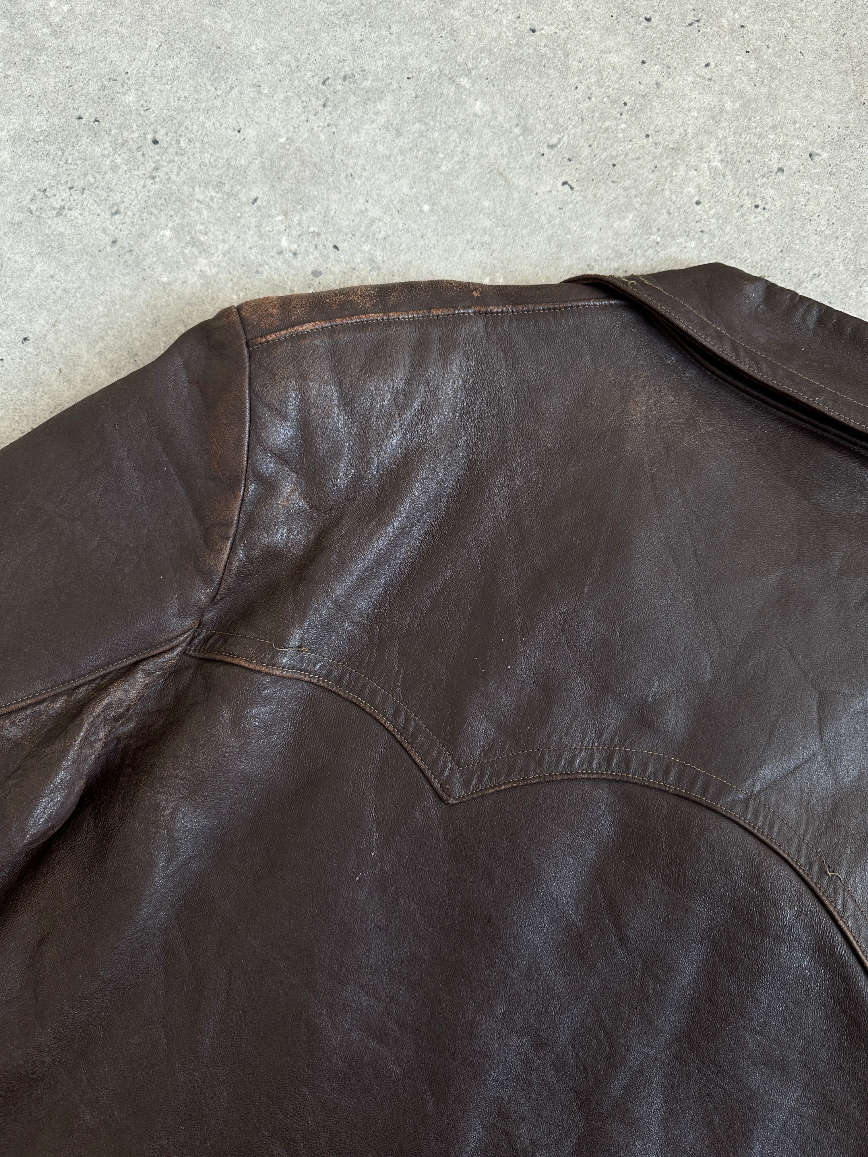 Vintage distressed mid-length leather jacket in XL size, featuring rugged leather with a vintage finish and classic design.