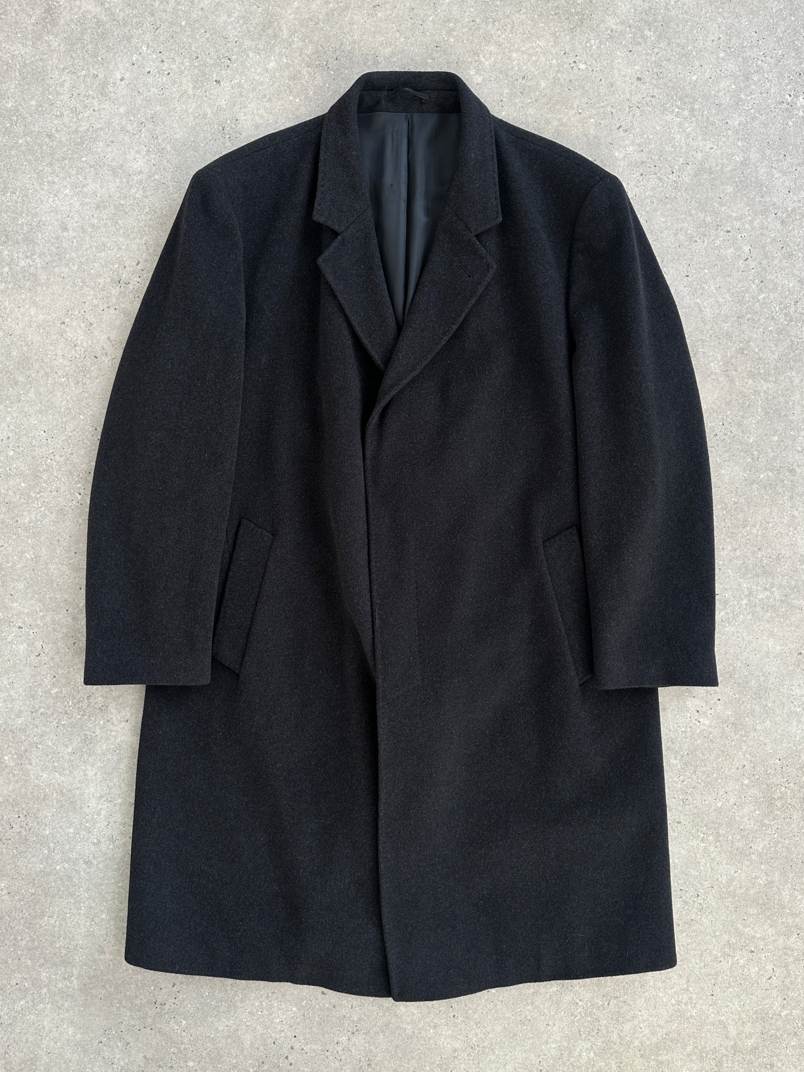 Vintage 1990s cashmere wool coat with concealed placket, oversized fit, featuring classic design and soft, luxurious fabric.