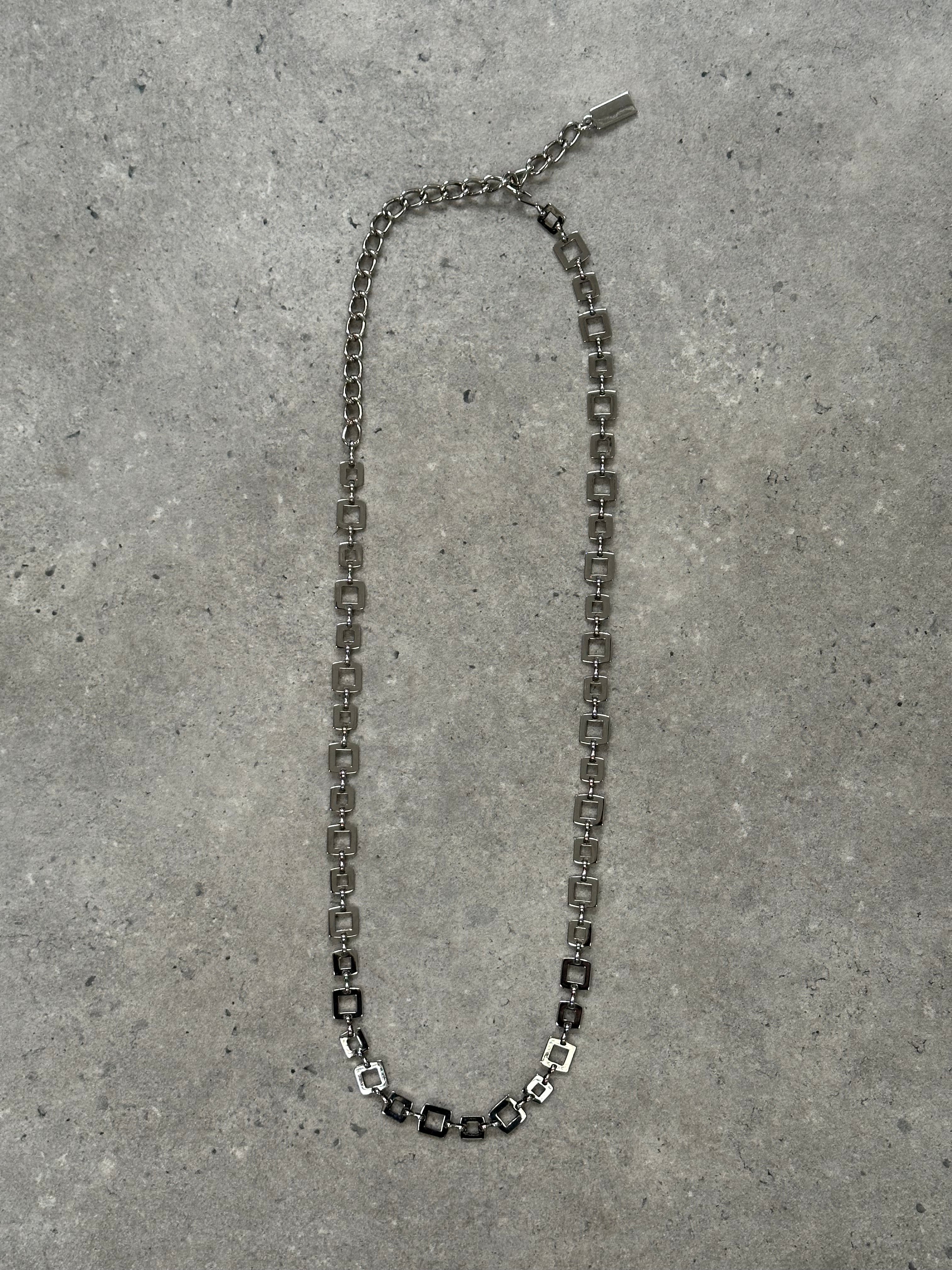 Vintage 1990s metal chain belt with large links, one size, showcasing a retro accessory for waist or hip wear.