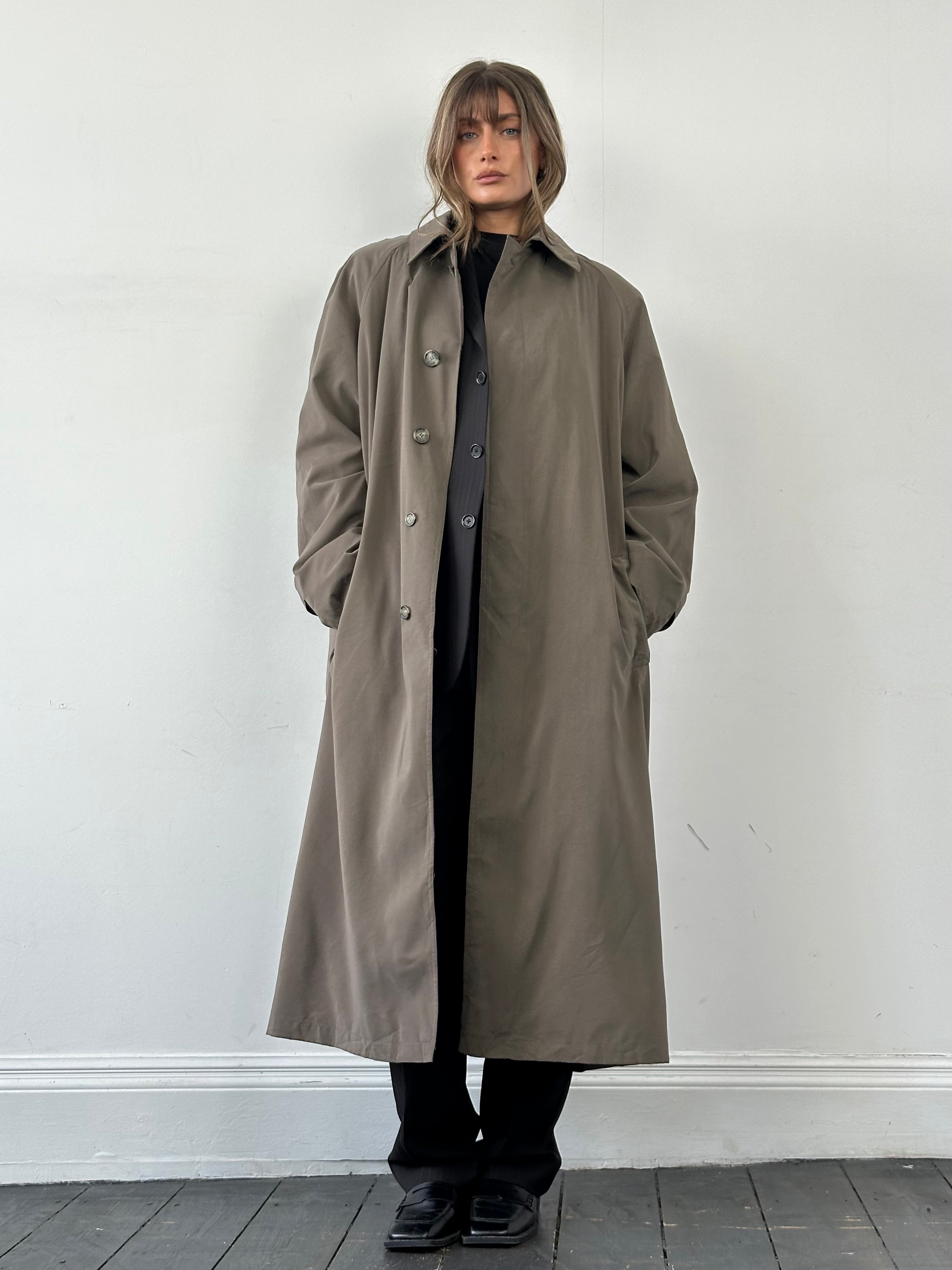 Oversized Ralph Lauren Chaps trench coat in XXL, featuring classic design and lightweight fabric, displayed on a hanger.