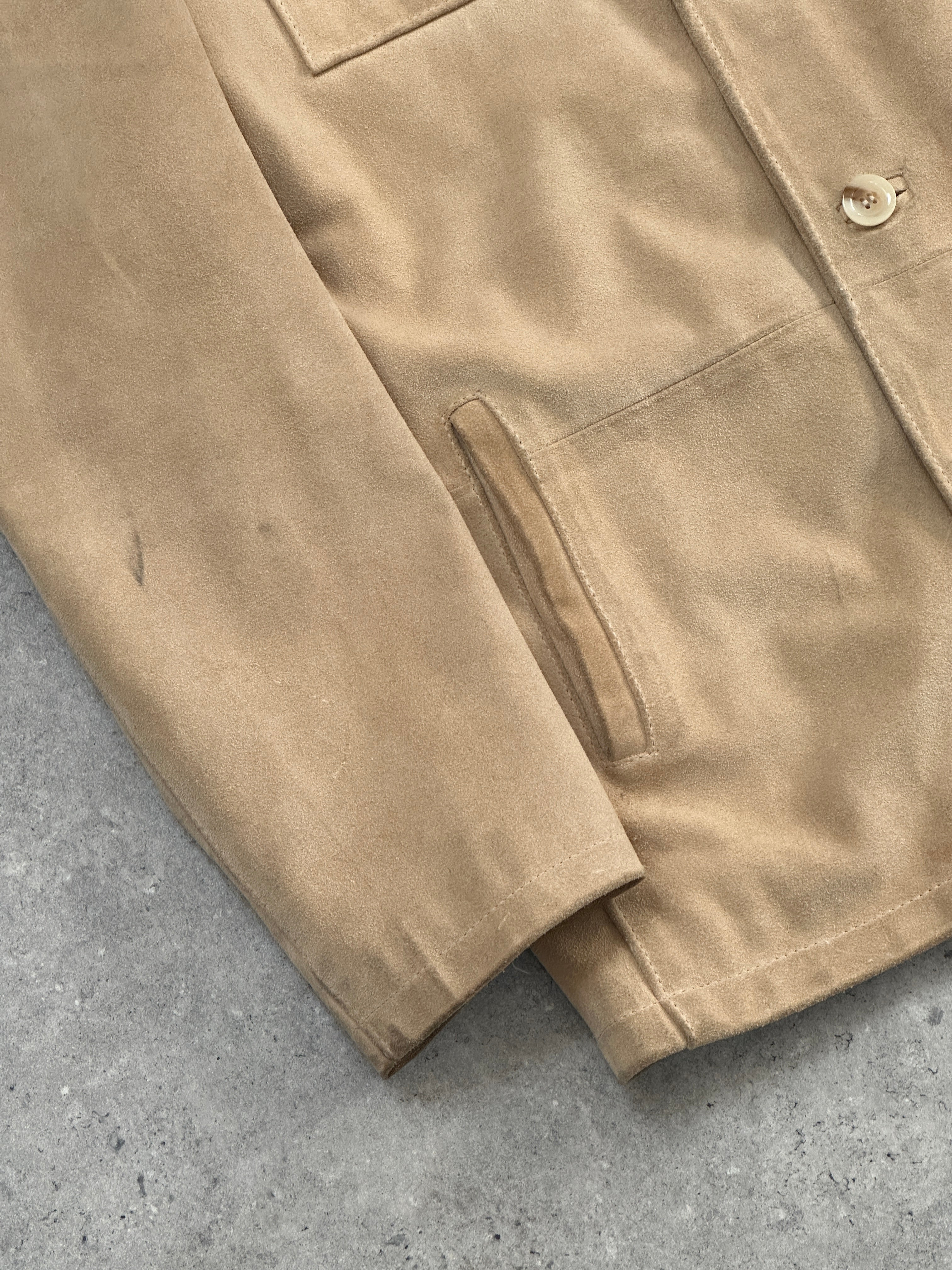 Vintage Italian suede jacket in size L, featuring classic design and rich texture, perfect for a stylish casual look.