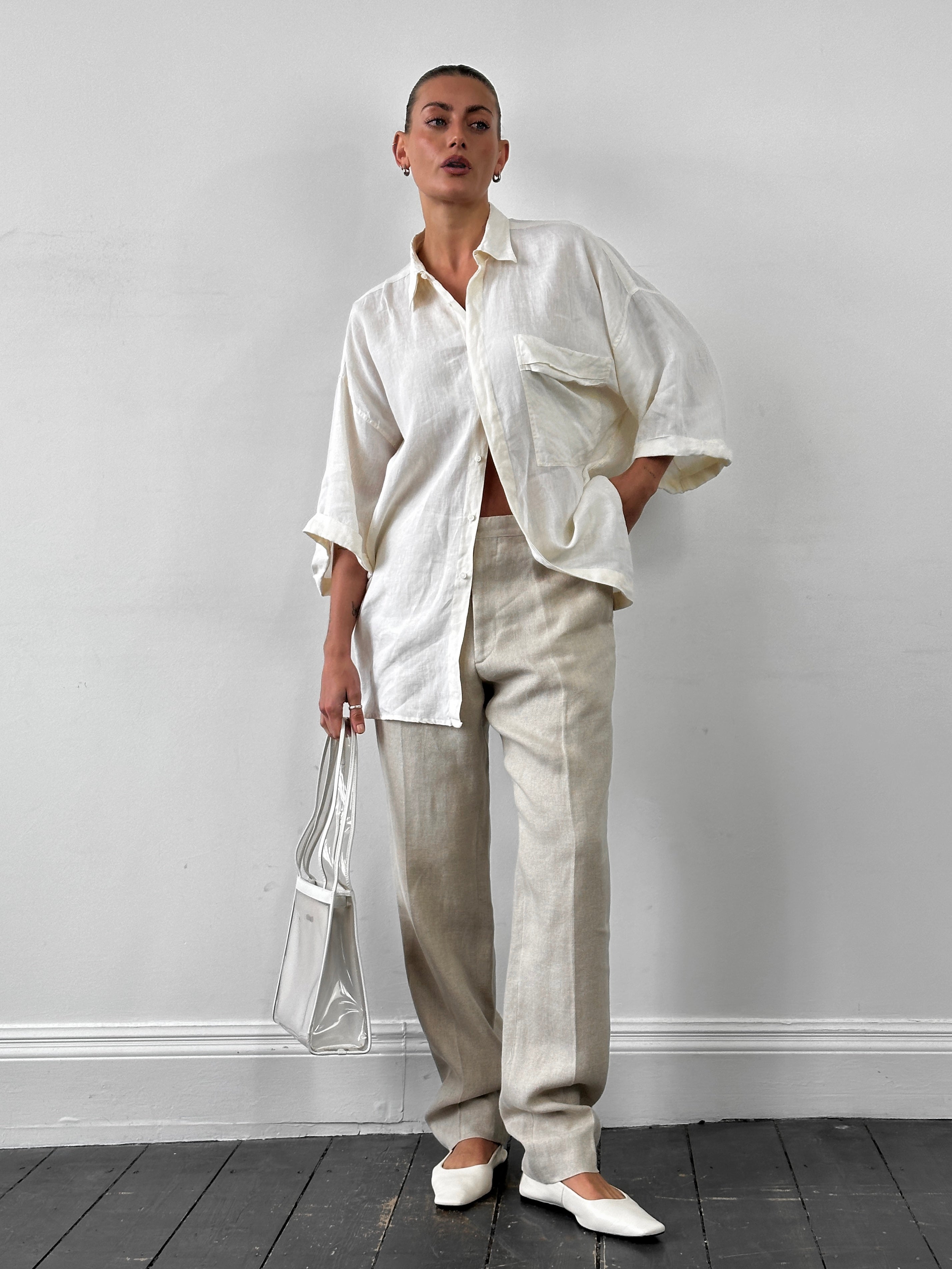 Gianni Versace 90s oversized pure linen shirt in XL, featuring a relaxed fit with bold designer style and classic Versace details.