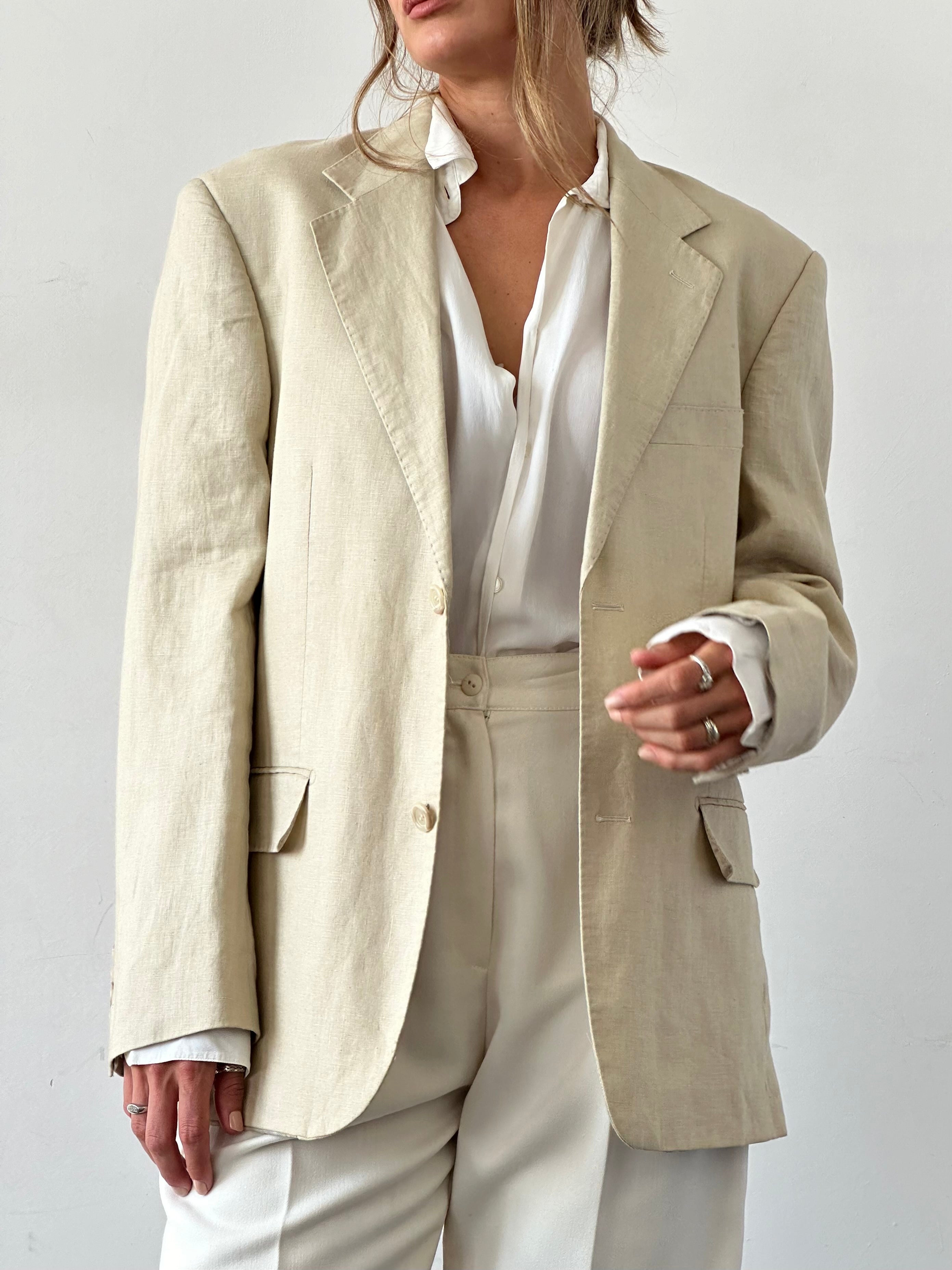 Vintage pure linen single-breasted blazer in size 42R/L, featuring classic tailored style and natural linen fabric.