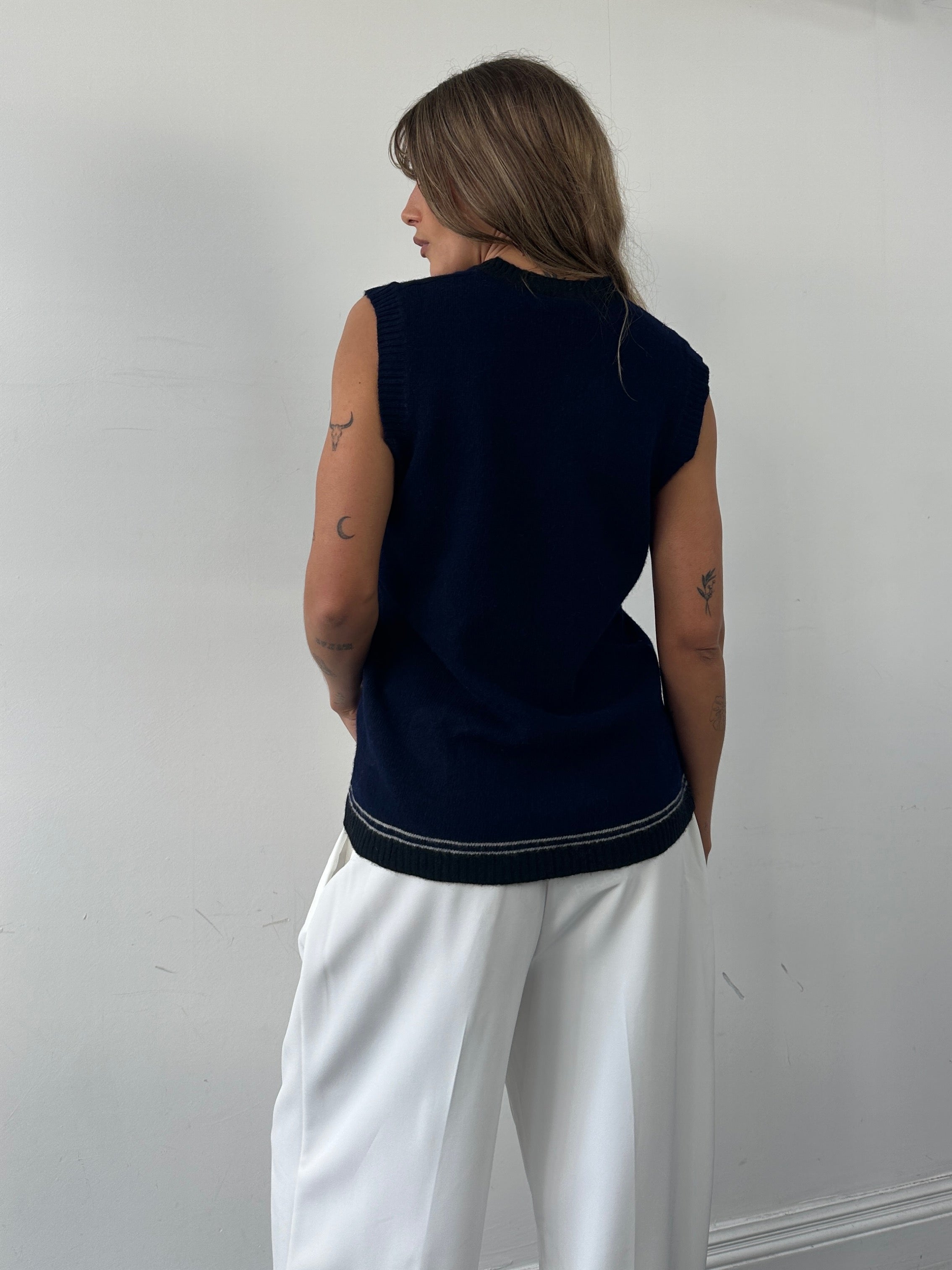 Vintage pure lambswool V-neck sleeveless vest jumper in size M, cream-colored with a classic, cozy design.