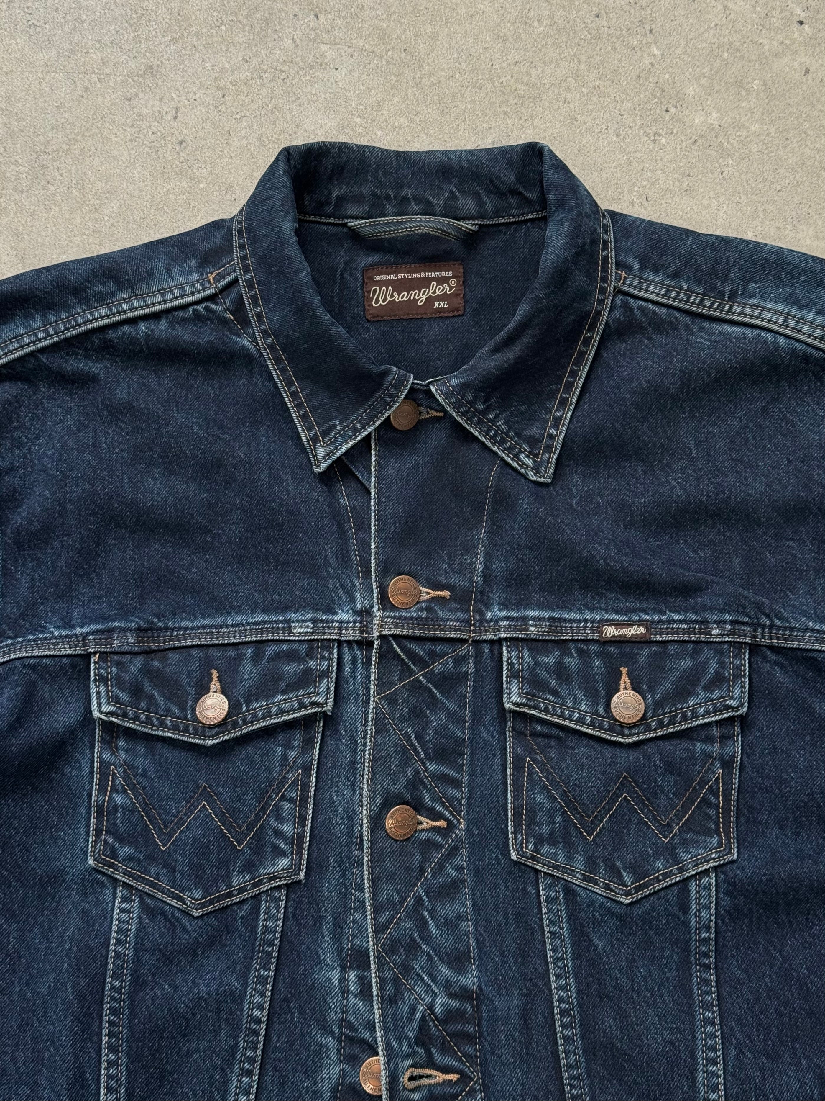 Wrangler 1990s mid wash denim jacket in XL size, featuring classic design, button closure, and chest pockets.