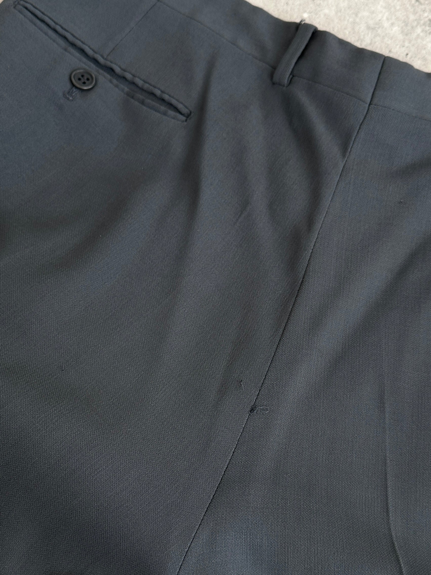 Giorgio Armani Le Collezioni wool relaxed single-breasted suit, size 42R, displayed on a hanger with a tailored fit and classic style.