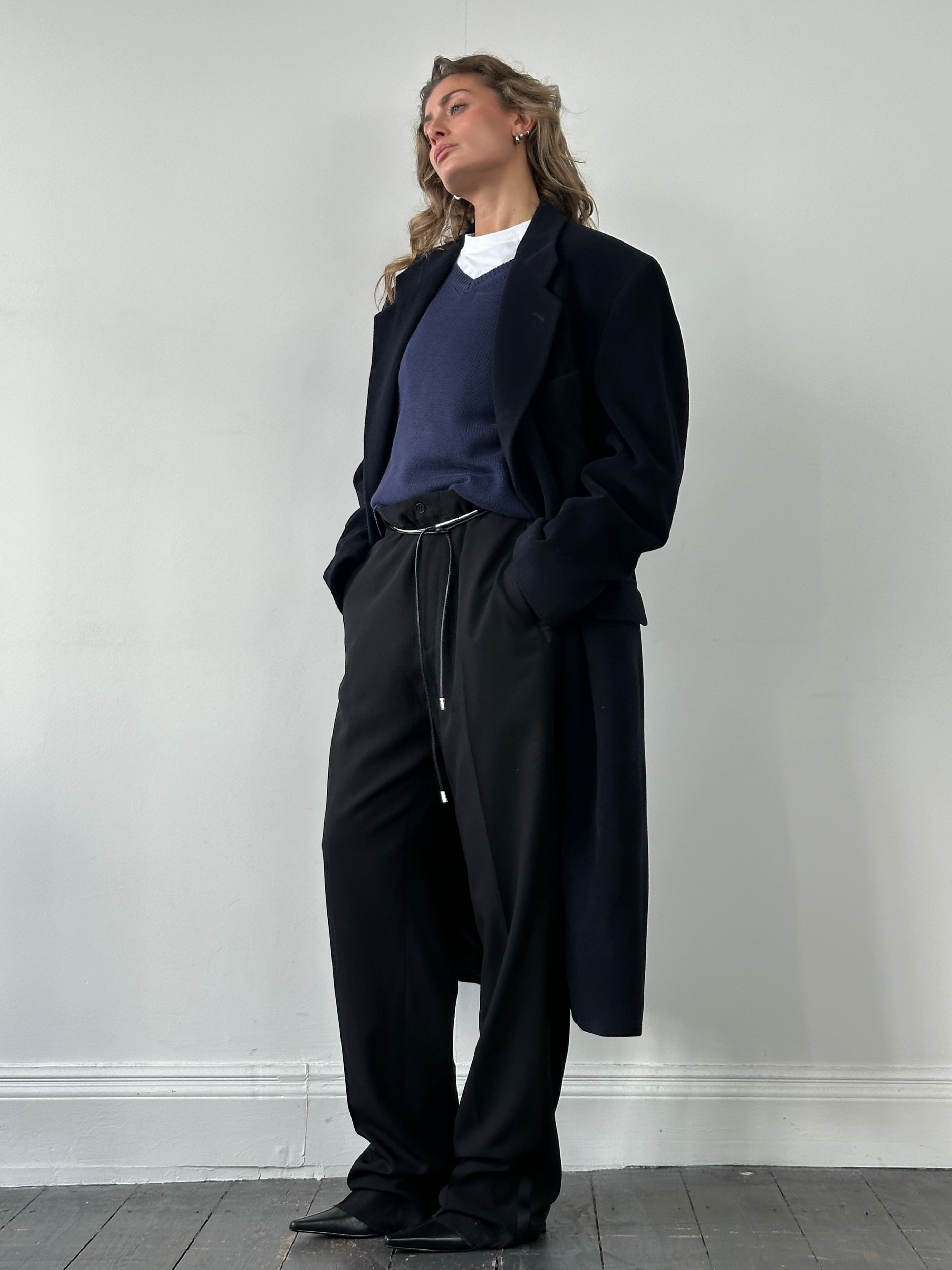 Giorgio Armani Le Collezioni pure wool single-breasted coat in XXL, dark color, tailored fit, with classic lapel and button closure