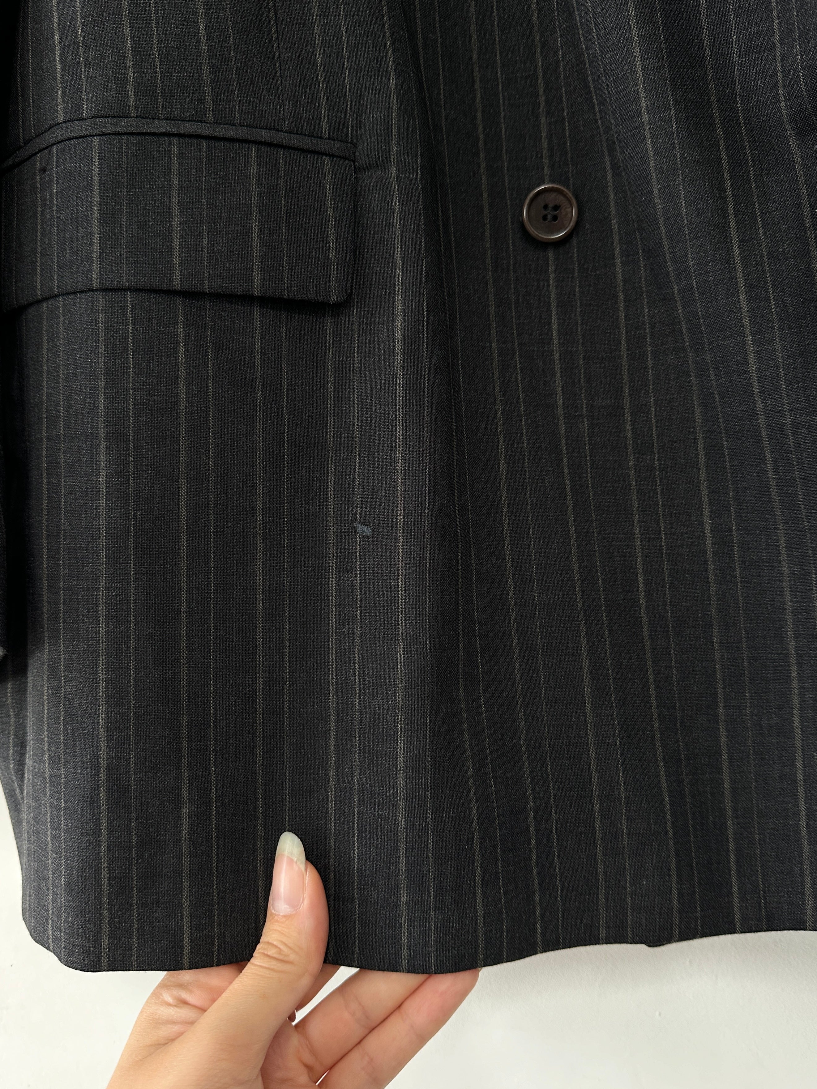 Giorgio Armani Le Collezioni striped pure wool double-breasted blazer in XXL, featuring classic design and tailored fit.