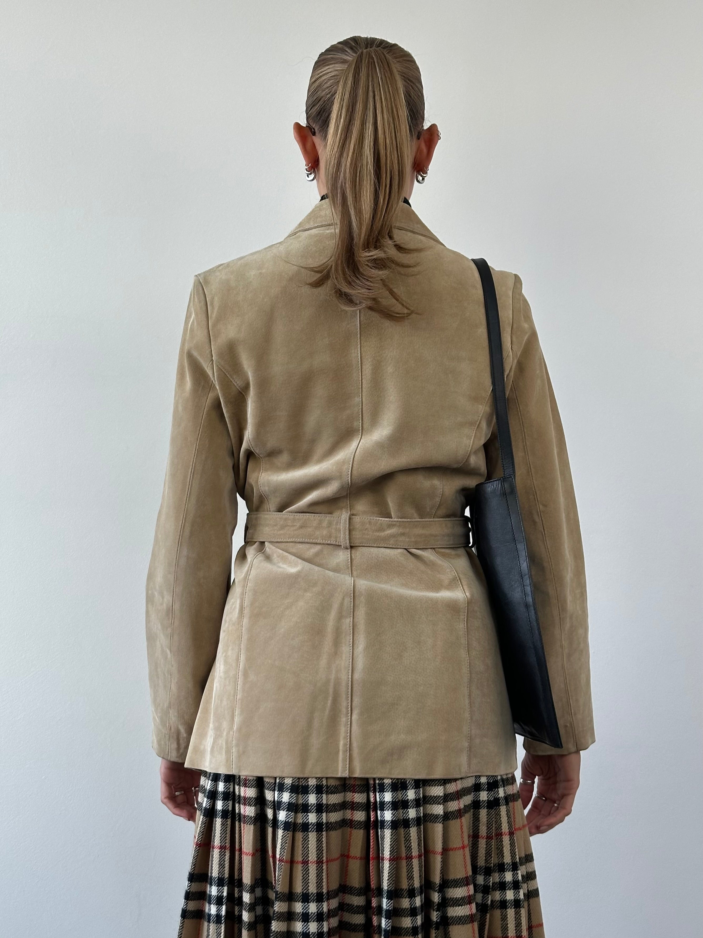 Vintage suede belted jacket in size M/L, stylish retro outerwear with classic design and textured suede material.