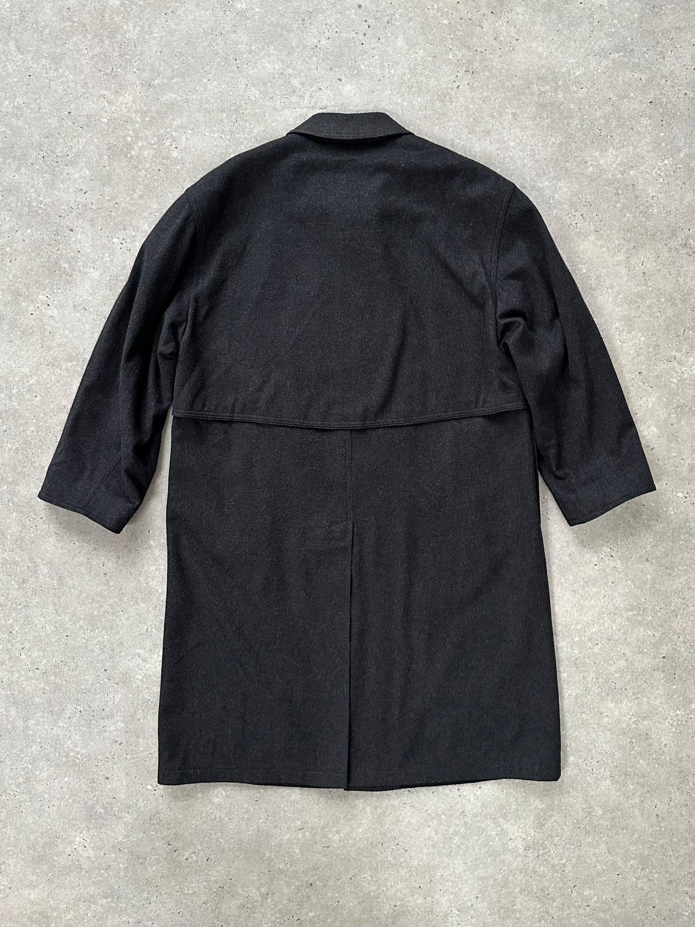 Vintage 1990s wool and cashmere coat with concealed placket in size XL, featuring a classic tailored design and warm fabric.