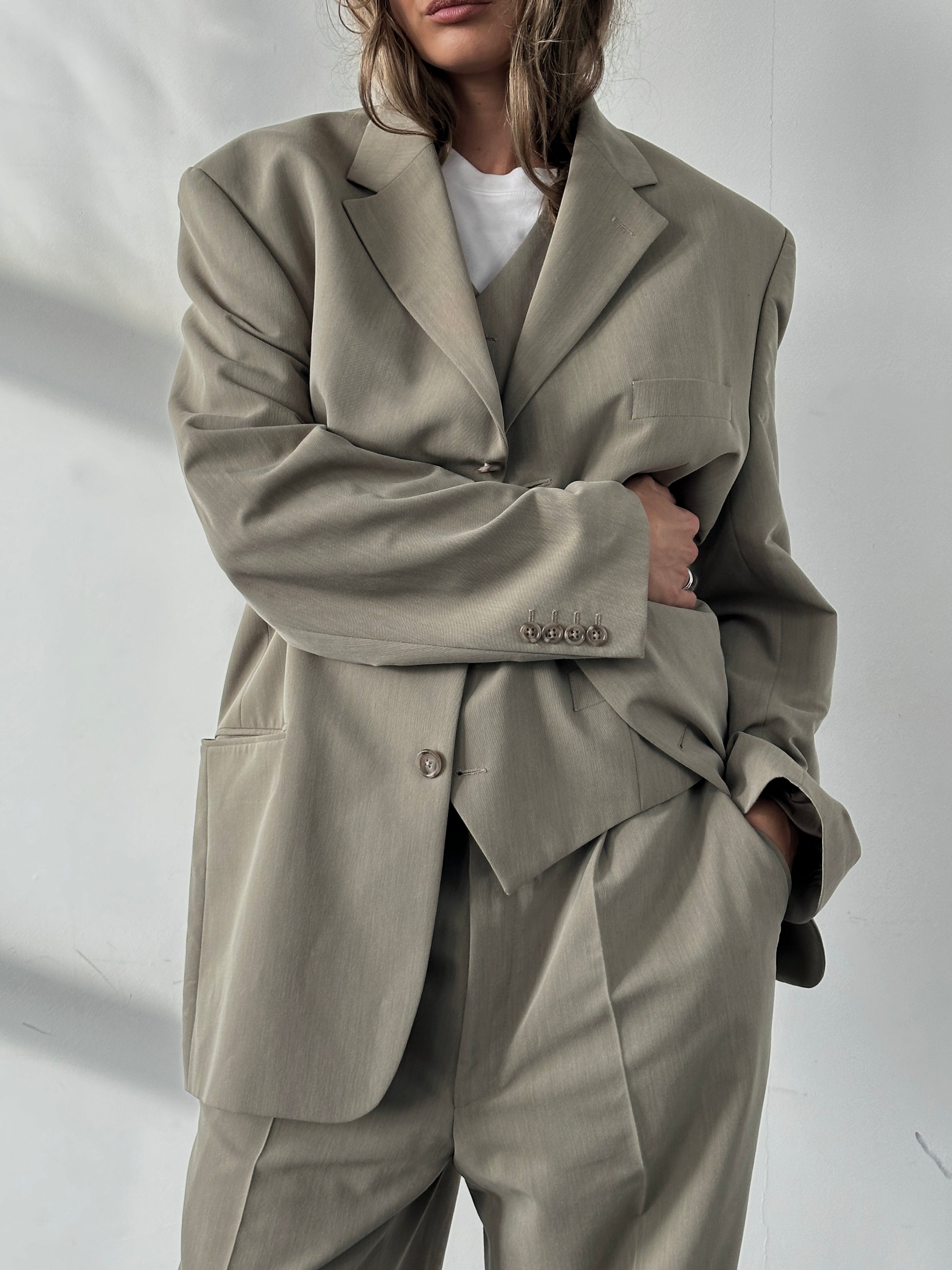 Pierre Cardin three-piece suit in size 44R/W34, tailored with a classic fit, featuring a jacket, vest, and trousers.