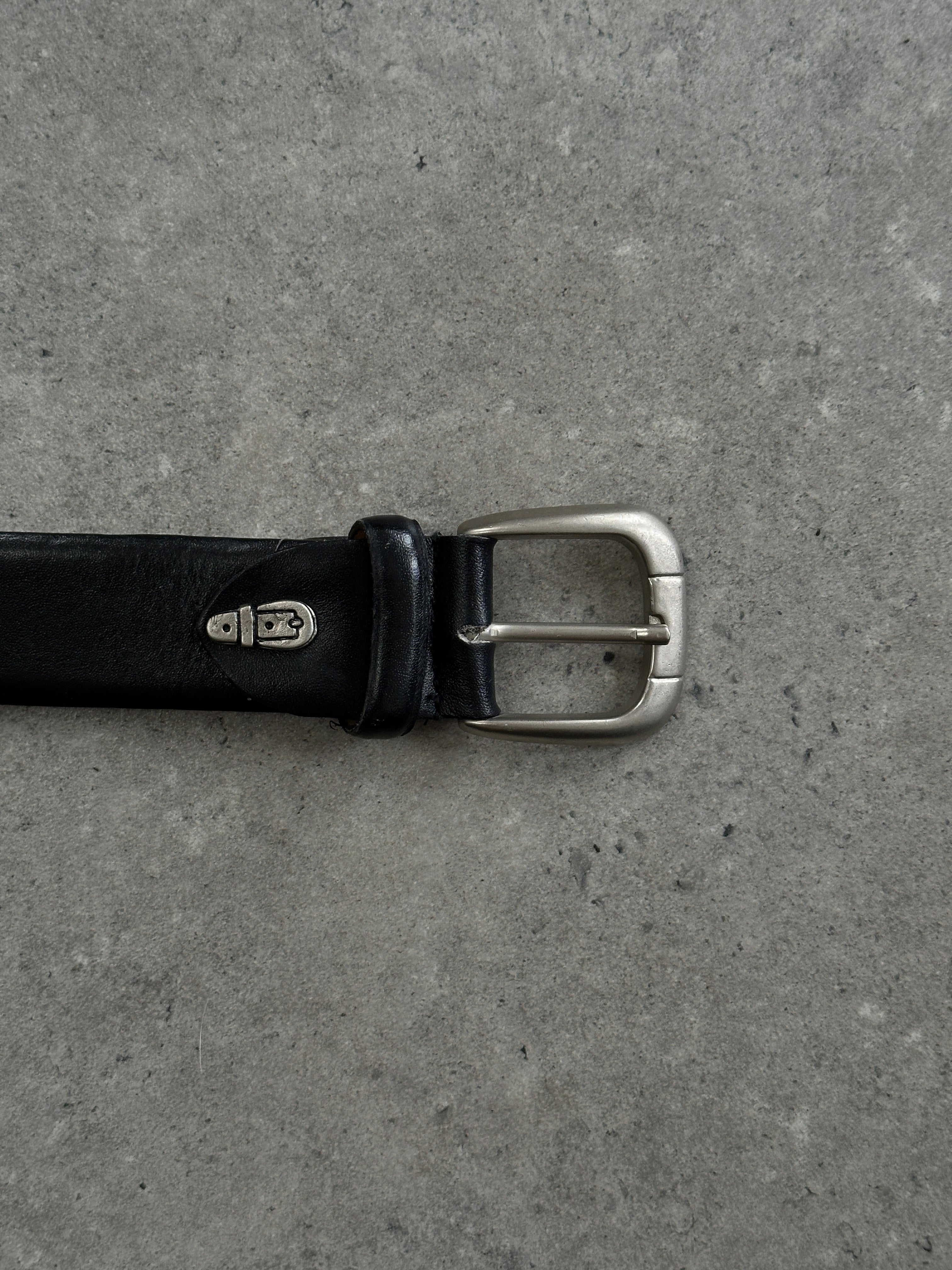 Vintage leather belt in W31-35 size, featuring classic design and durable craftsmanship.