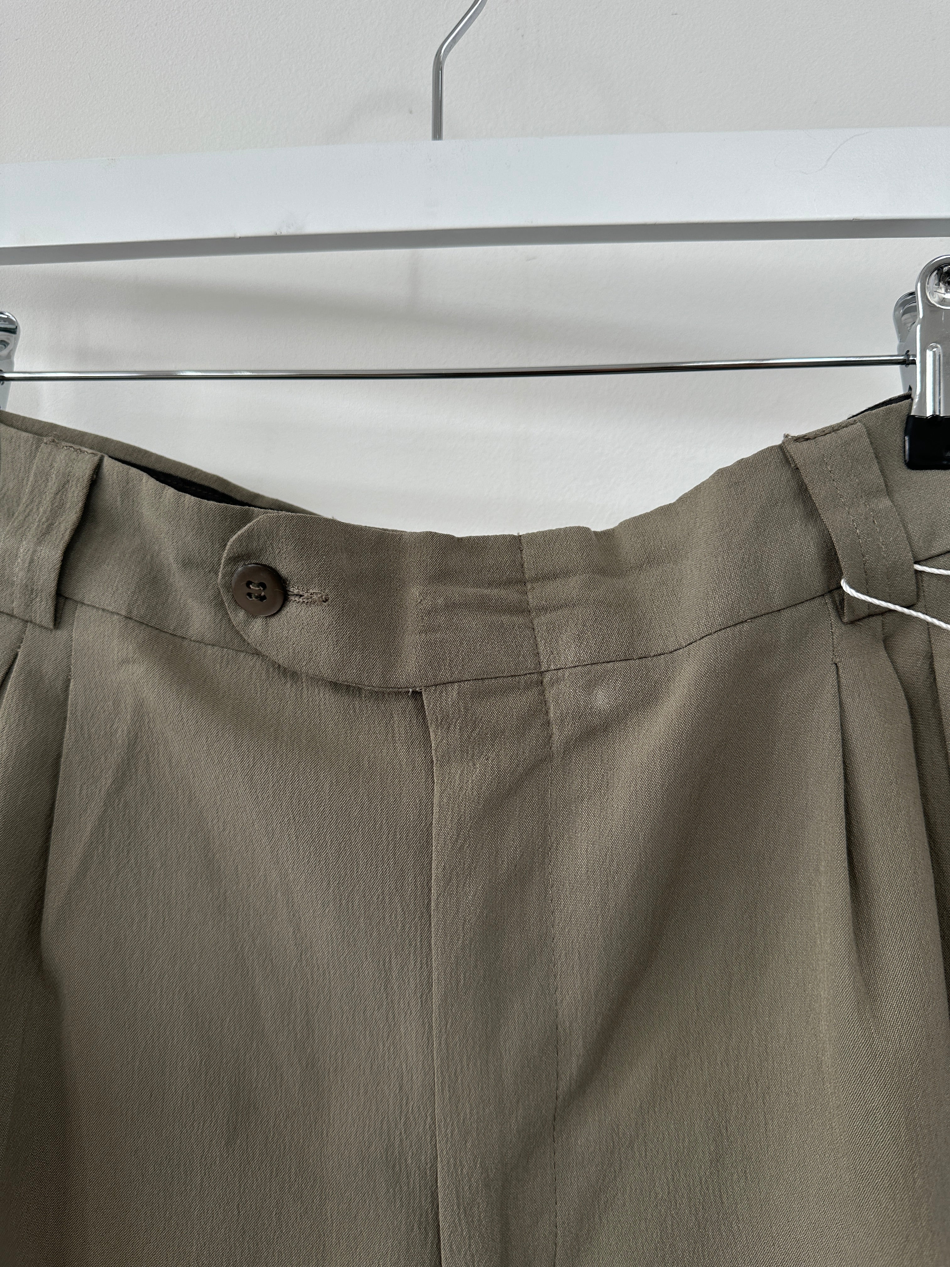 Vintage Italian tailored pleated straight leg trousers with W34 waist, classic and stylish for a vintage look.
