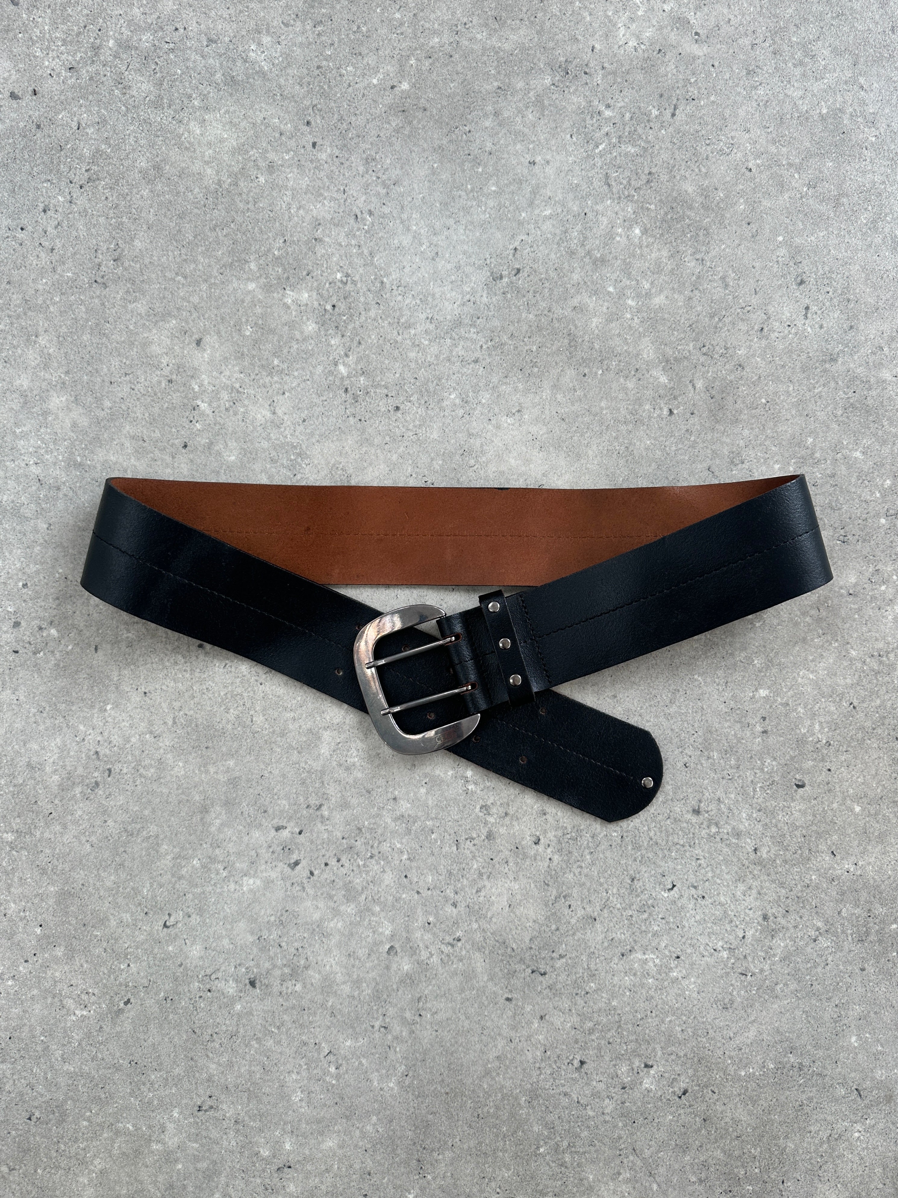 Vintage 1990s chrome chunky leather belt, W32-36 inches, featuring a bold metal buckle and classic distressed leather finish.