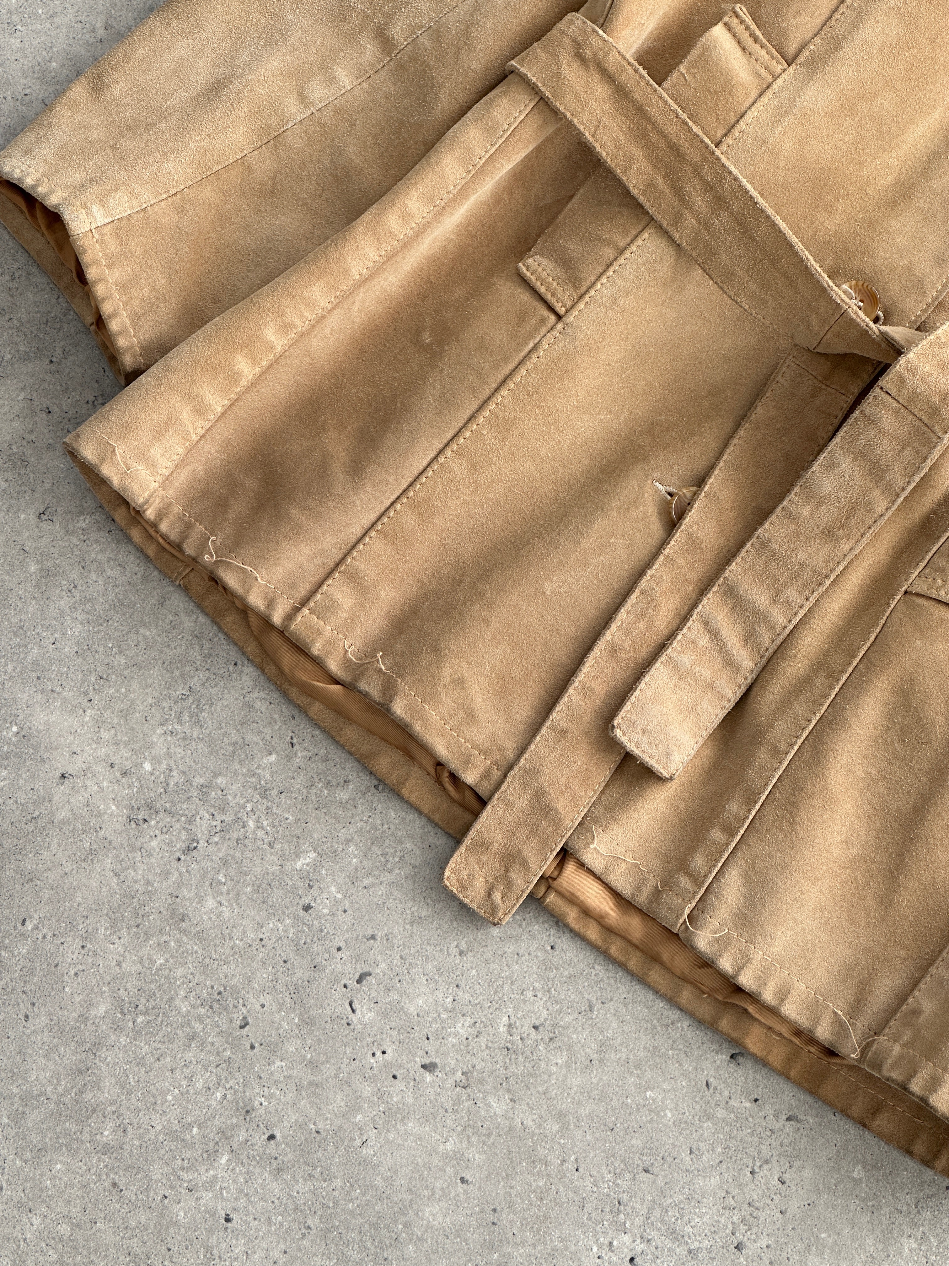 Vintage Italian suede jacket with belt, stylish S/M size, featuring classic design and textured fabric.
