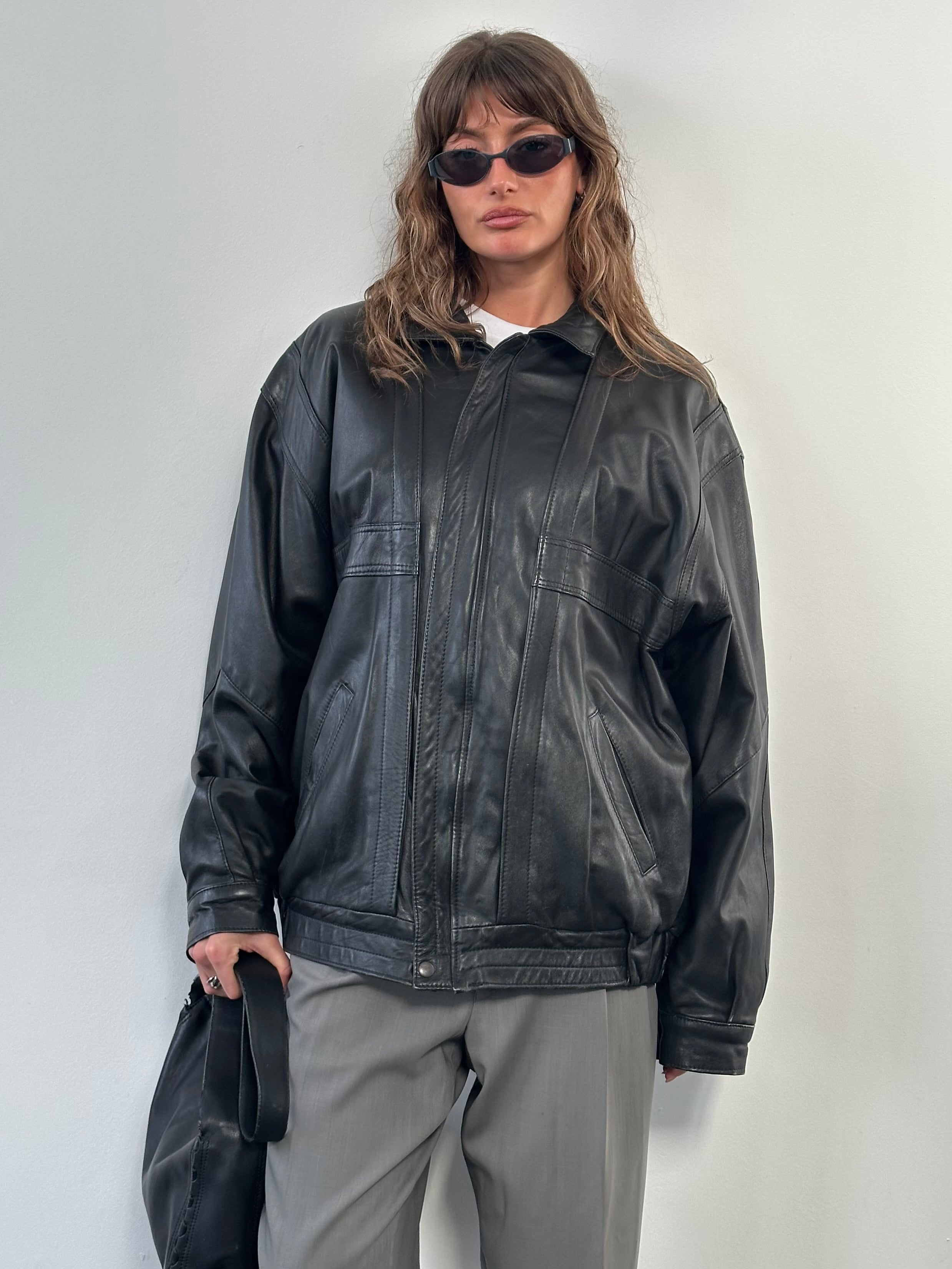 Vintage 1990s leather bomber jacket in XL size, featuring classic design and authentic distressed leather.
