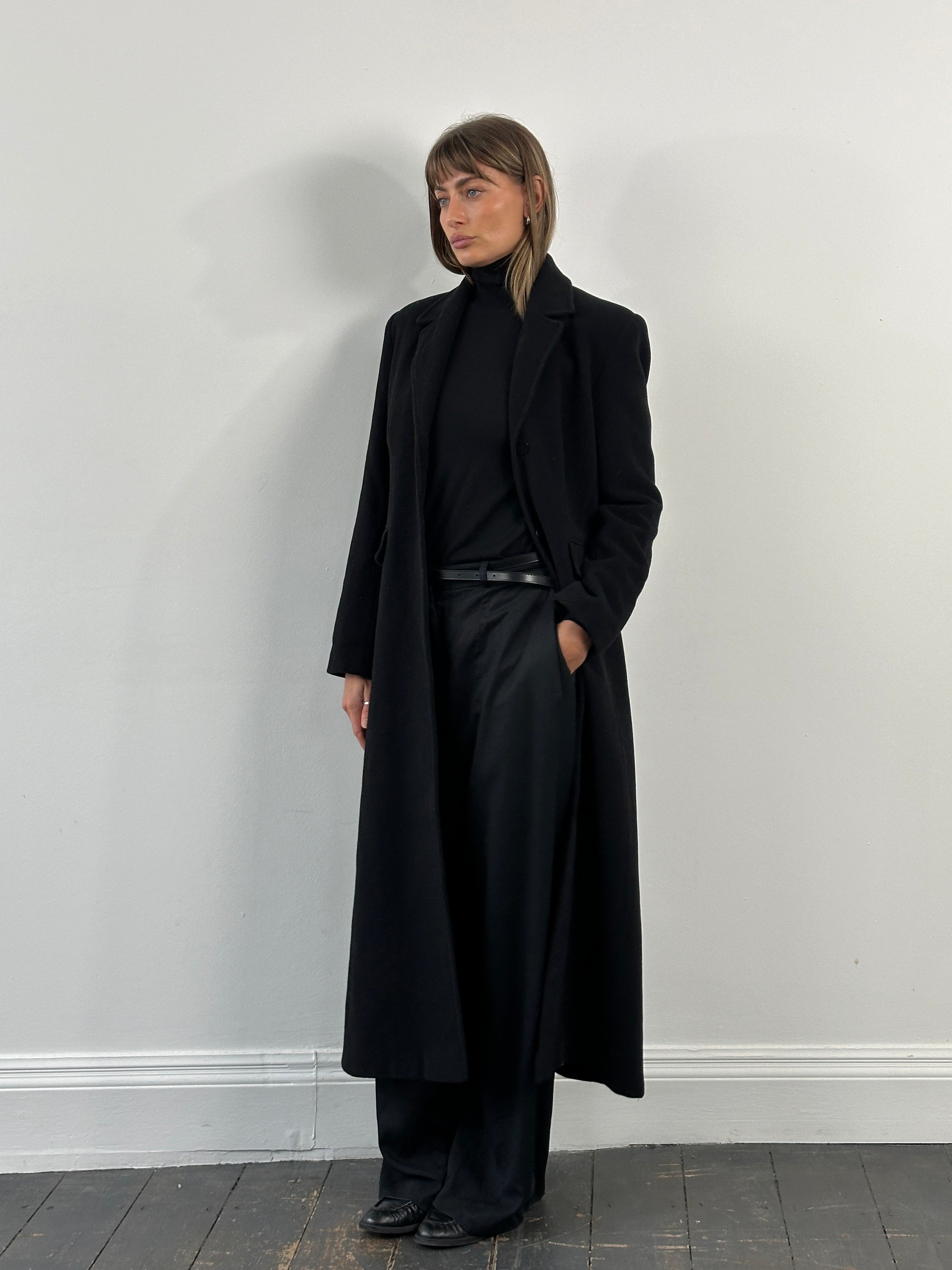 Vintage 1990s wool floor-length coat in size S/M, classic vintage style with a tailored fit and warm fabric.