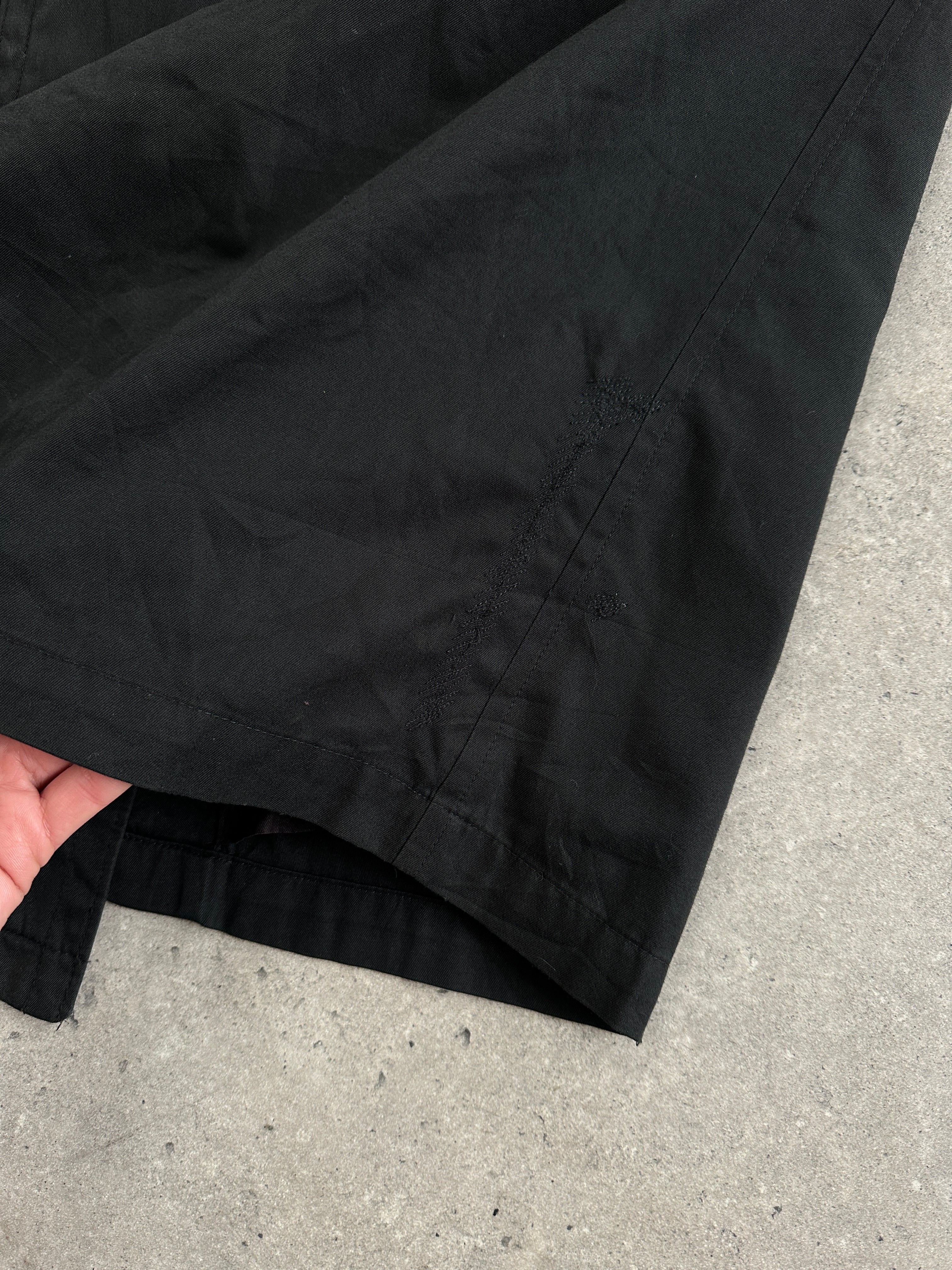 Christian Dior Monsieur double-breasted trench coat in XL, featuring classic design, button details, and a tailored fit.