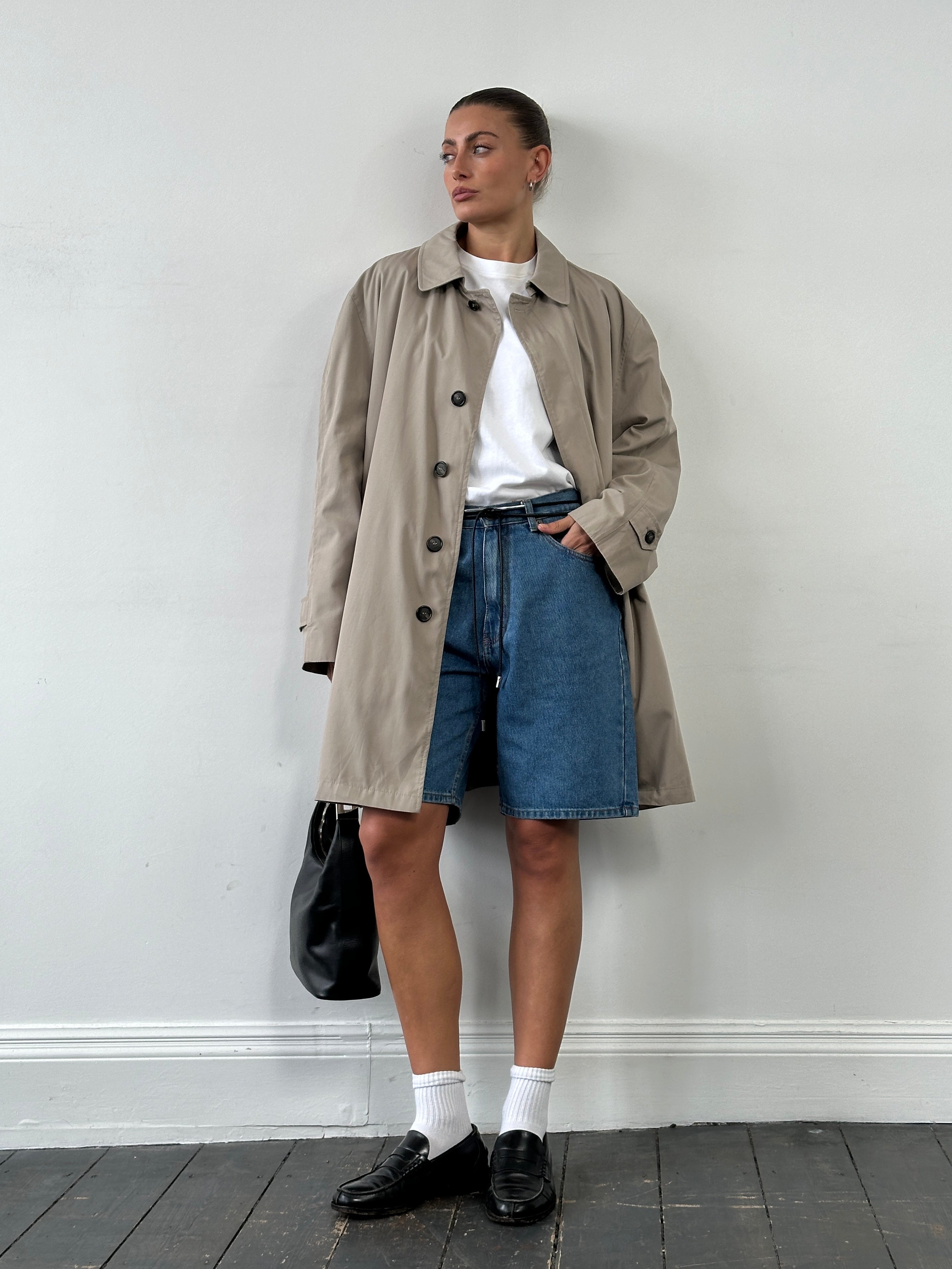 London Fog 1990s cotton single-breasted trench coat in XL, beige color, displayed on a hanger with classic style details.