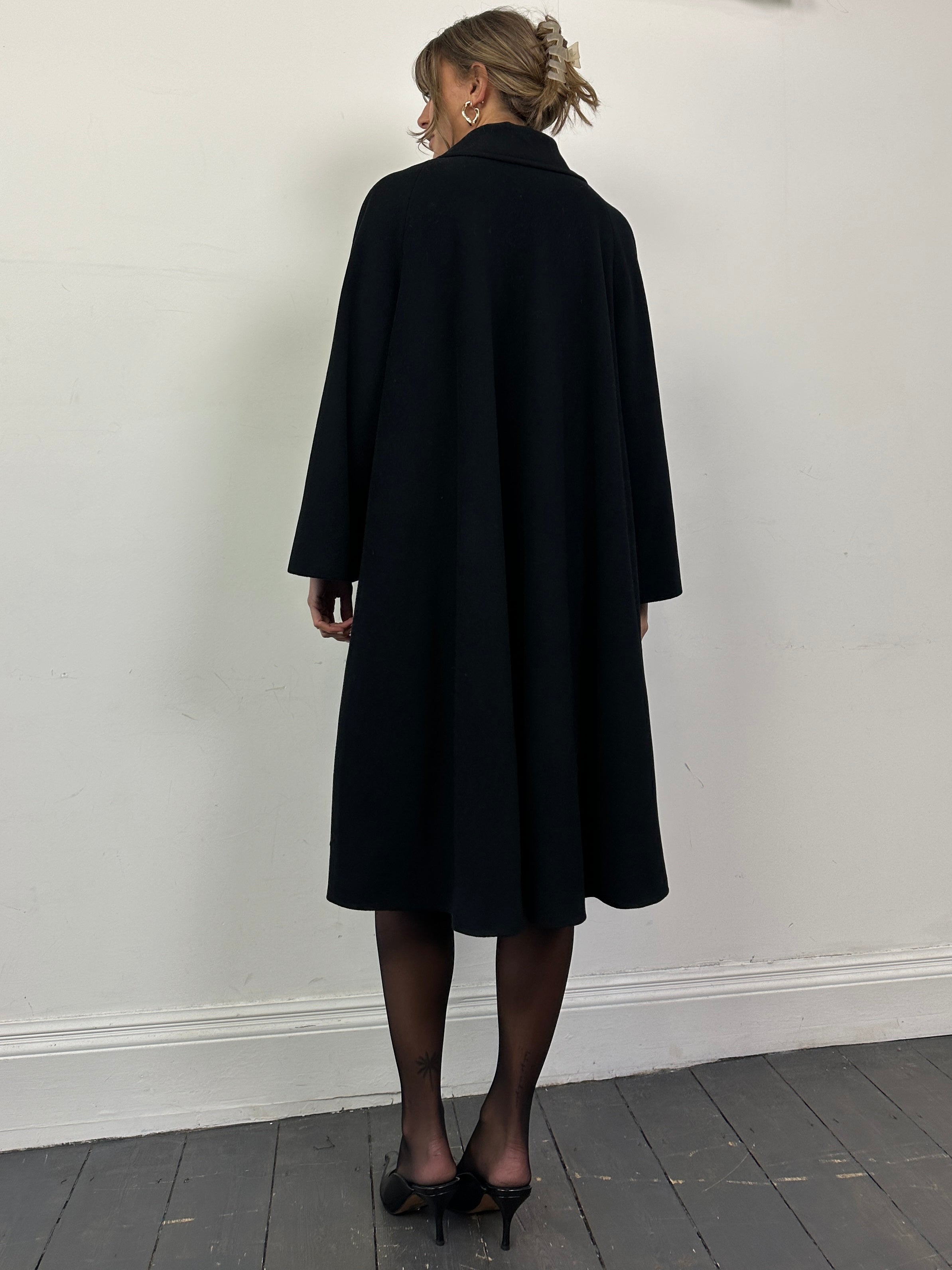 Vintage Italian wool A-line dagger collar coat in S/M, featuring classic vintage style and tailored design.