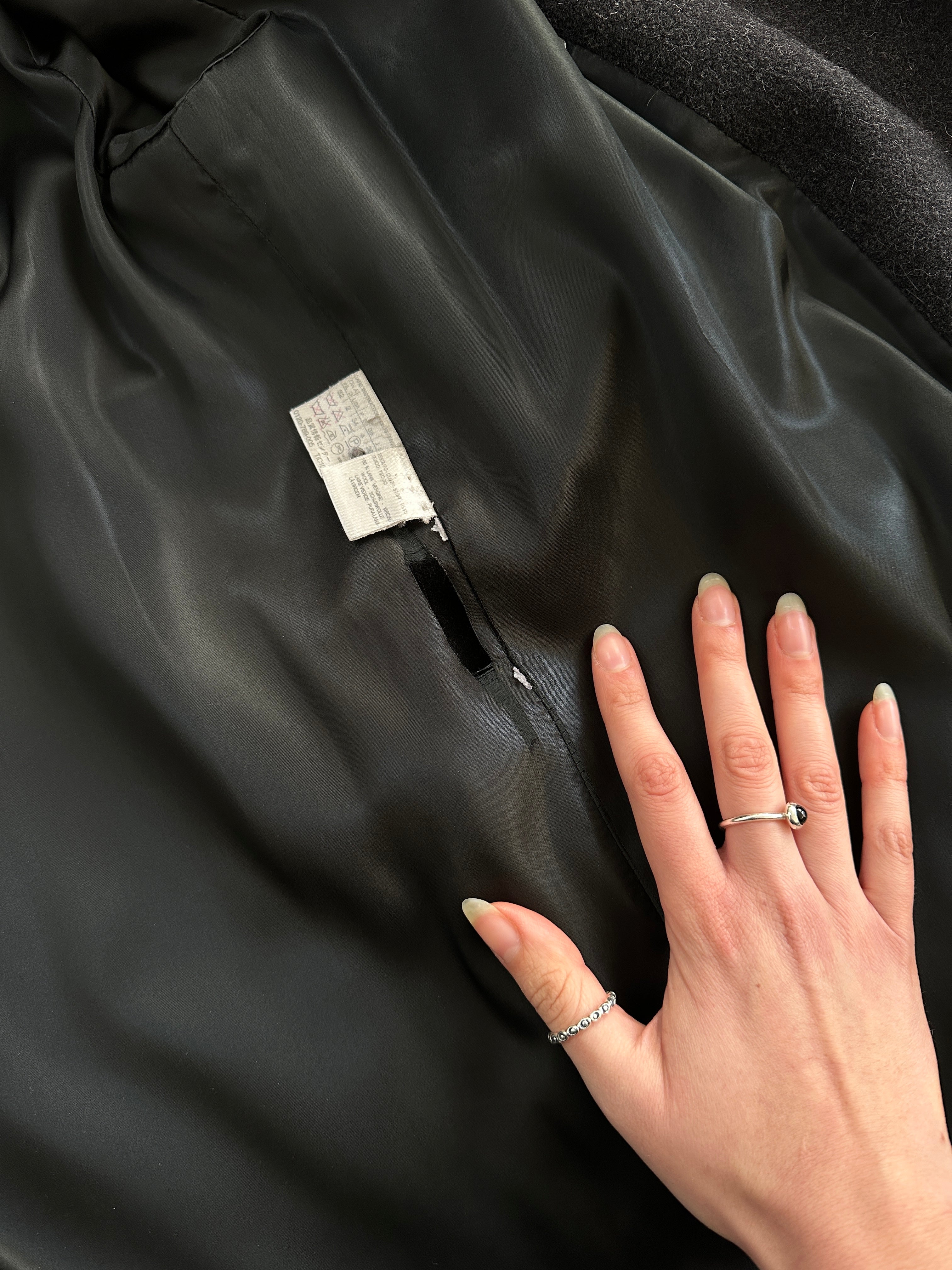 Max Mara pure wool double-breasted coat in size M, featuring classic design, tailored fit, and elegant lapel details.